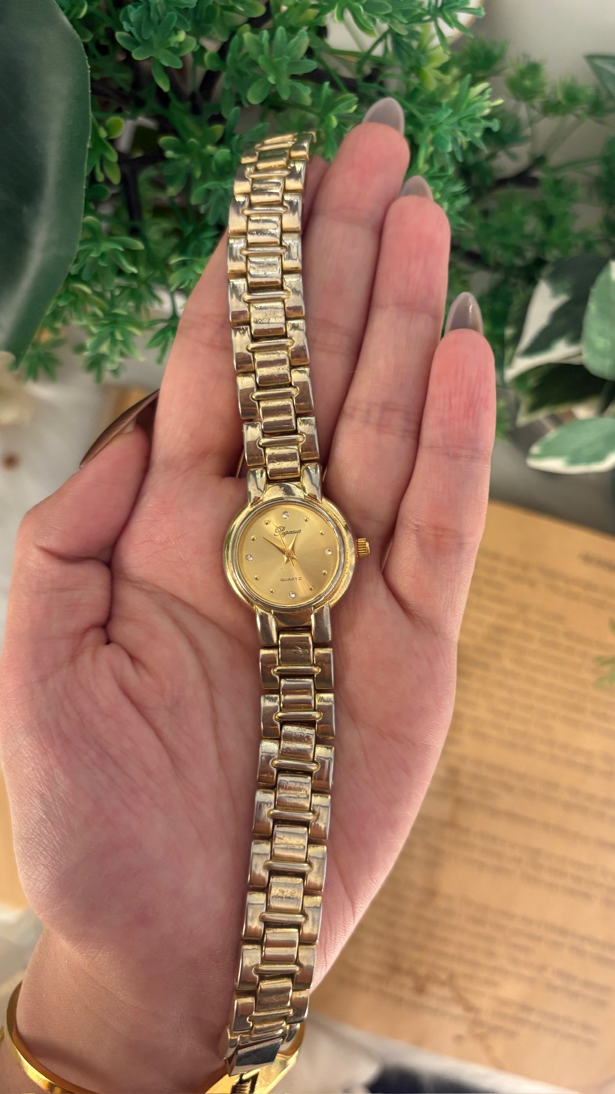 Vintage Pegasus Classic Watch in Gold Tone Quartz