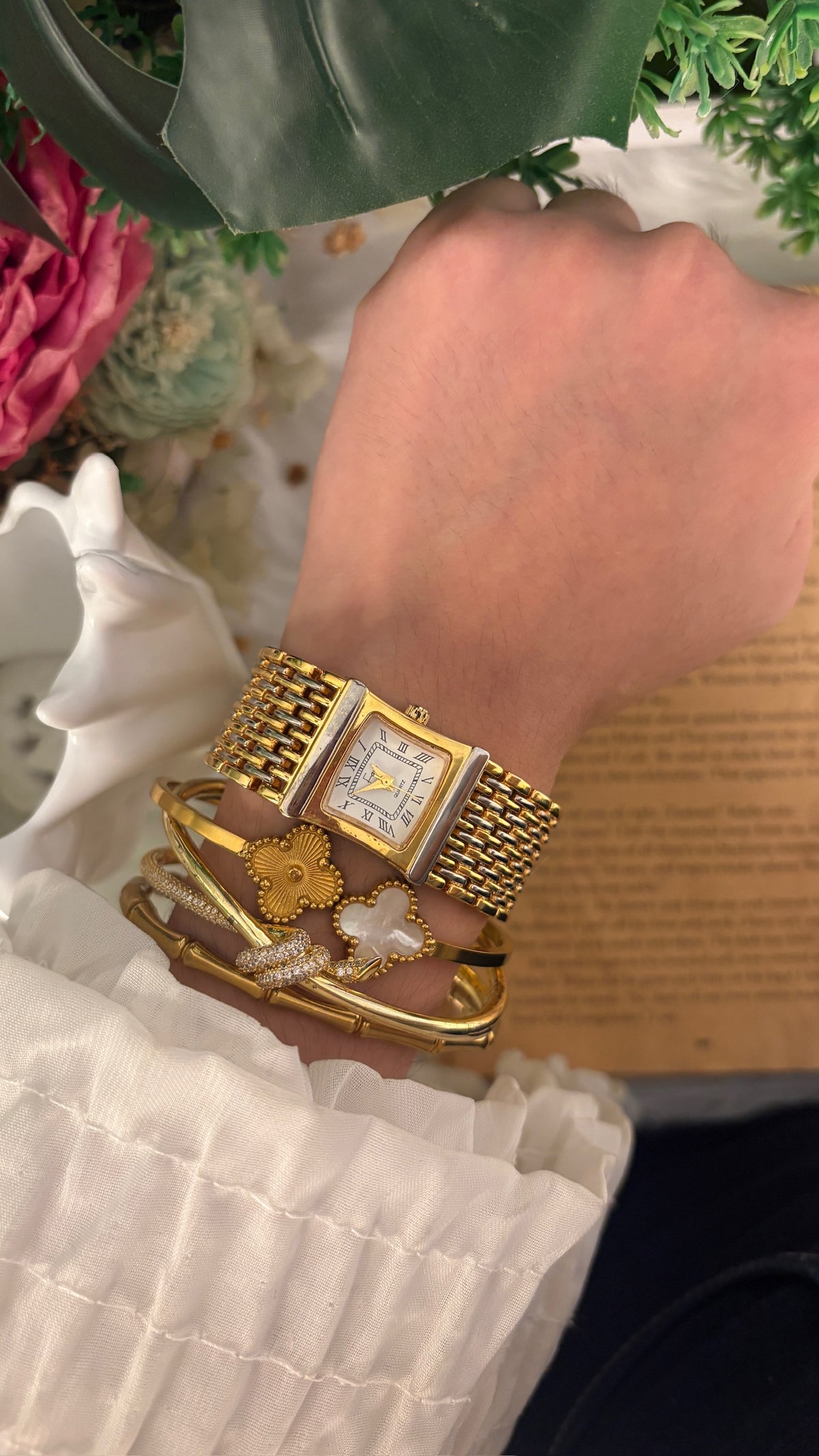 Vintage Faye Roman Dial Tank Watch in Gold Tone Quartz