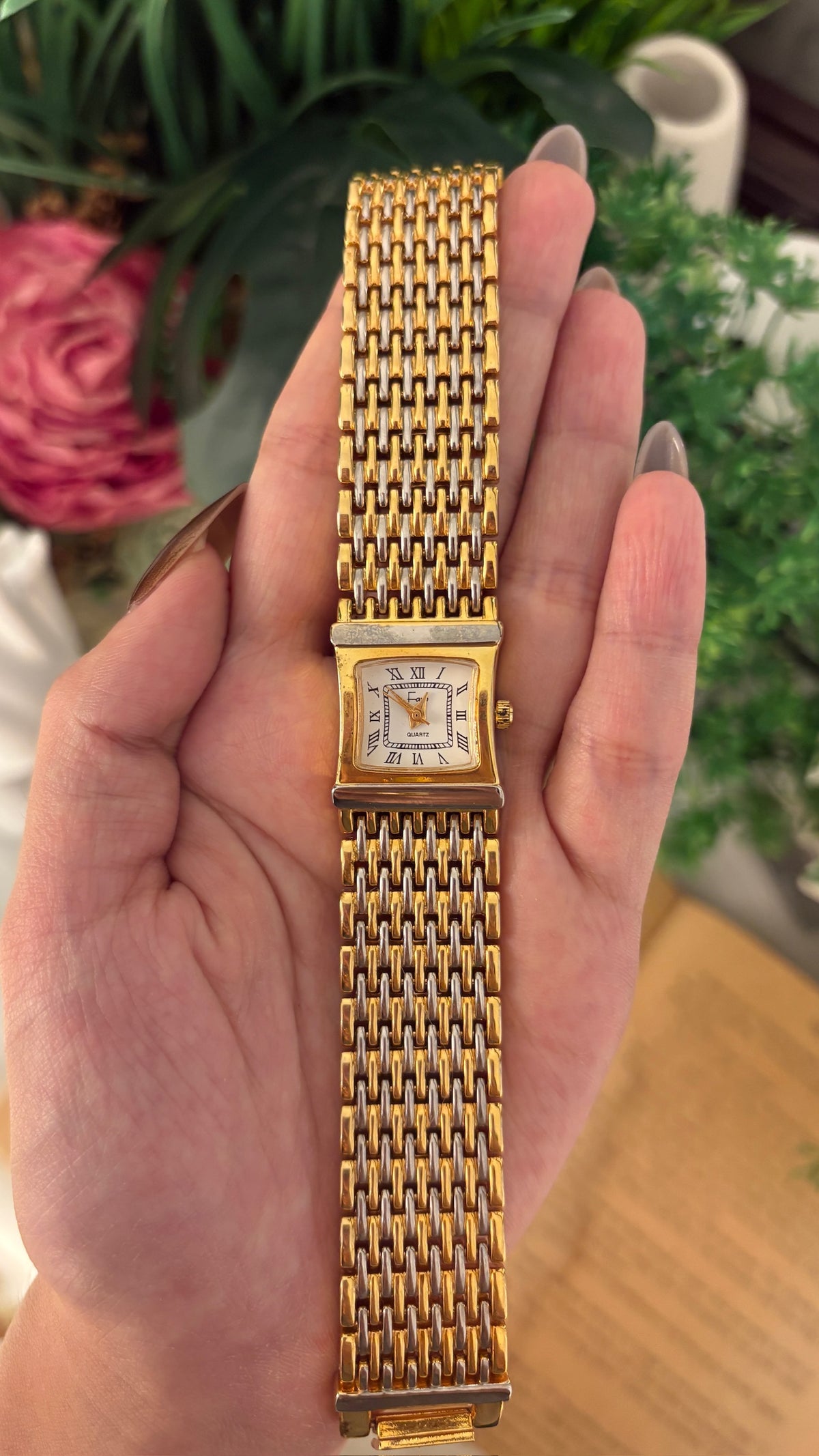 Vintage Faye Roman Dial Tank Watch in Gold Tone Quartz
