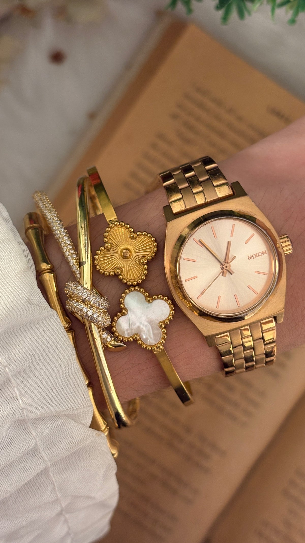 Vintage Nixon Classic Watch in Rose Gold Tone Quartz