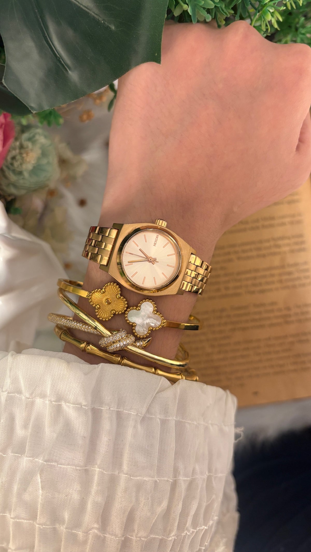 Vintage Nixon Classic Watch in Rose Gold Tone Quartz