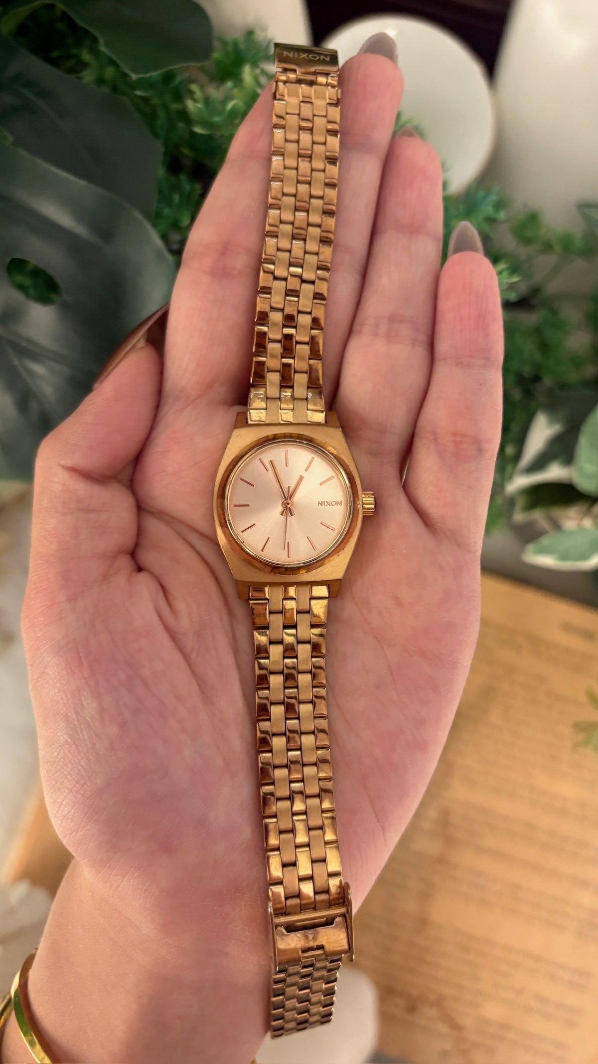 Vintage Nixon Classic Watch in Rose Gold Tone Quartz