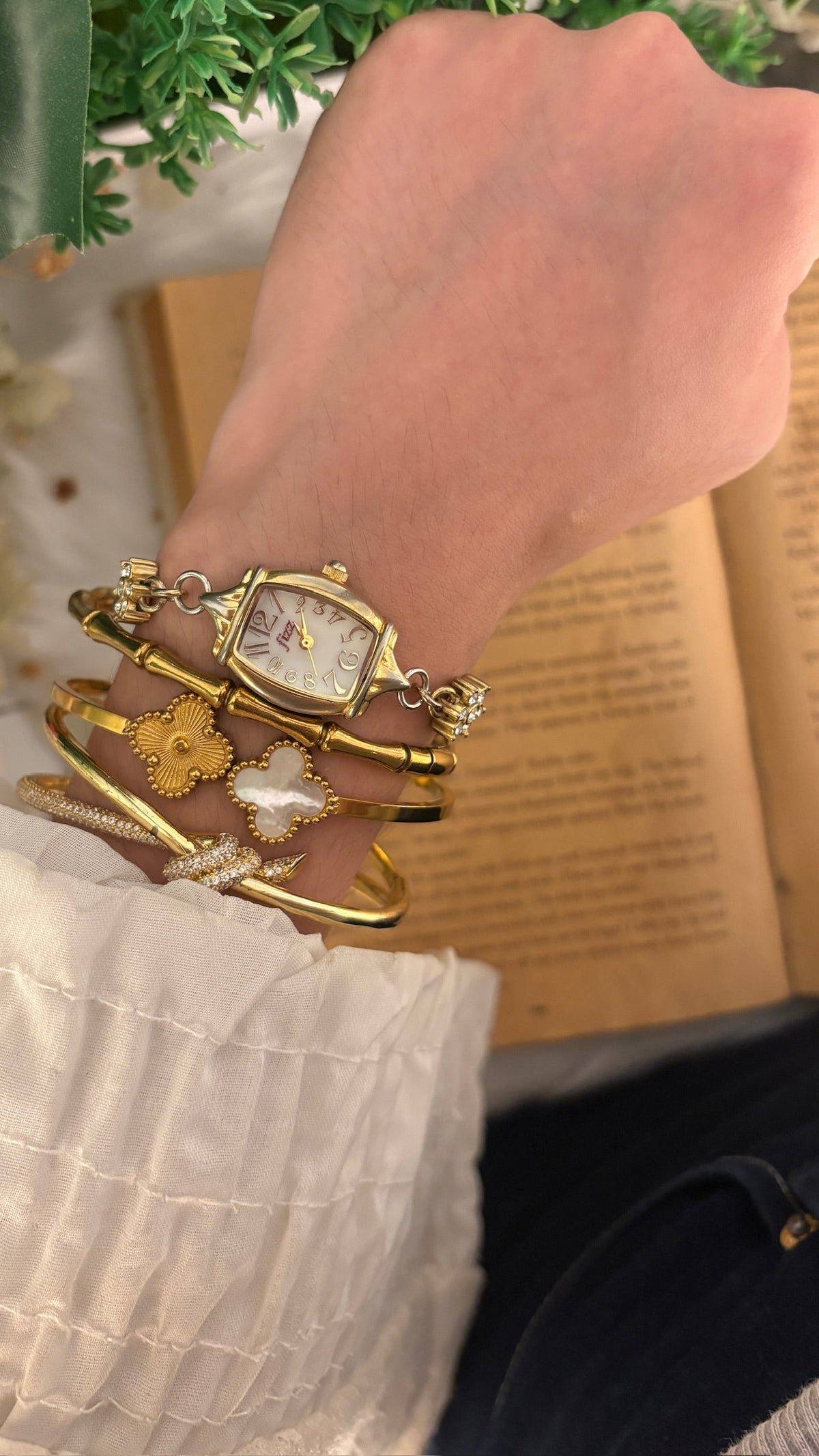 Rare Vintage Fizz Charm Bracelet Watch in Gold Tone Quartz