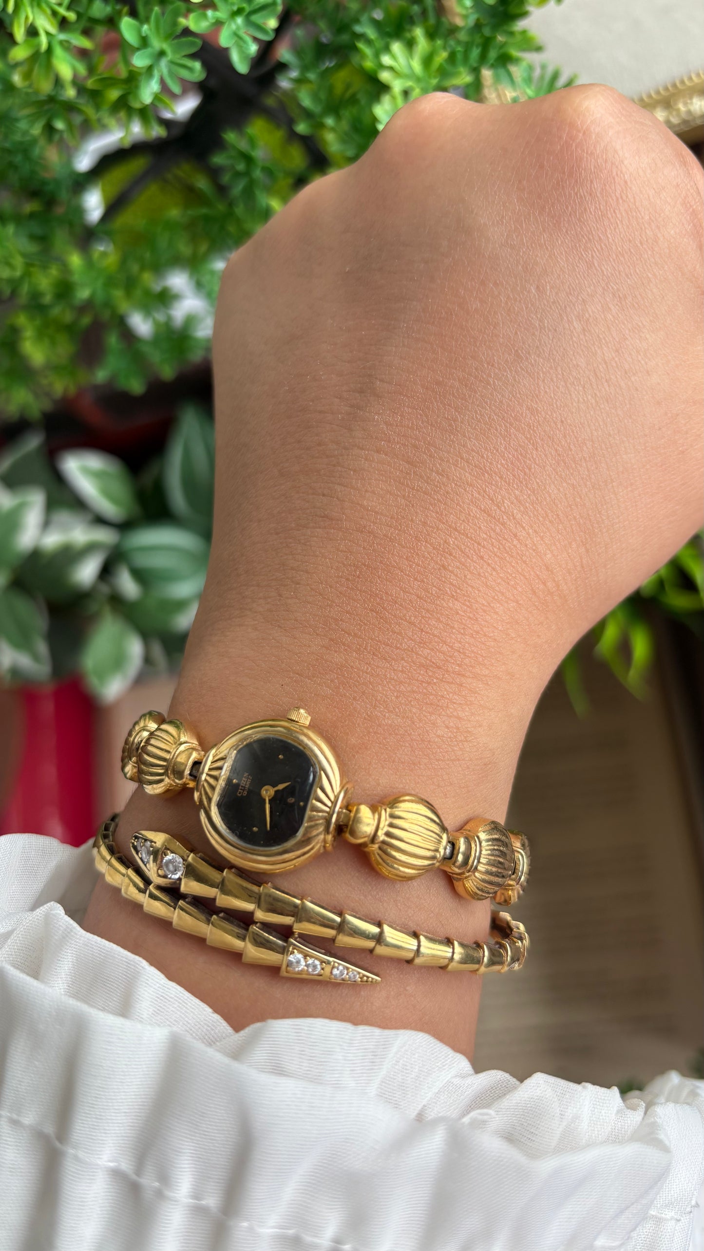 Extremely Rare Vintage Citizen Watch in Gold Tone Seashell Chain Straps Black Dial