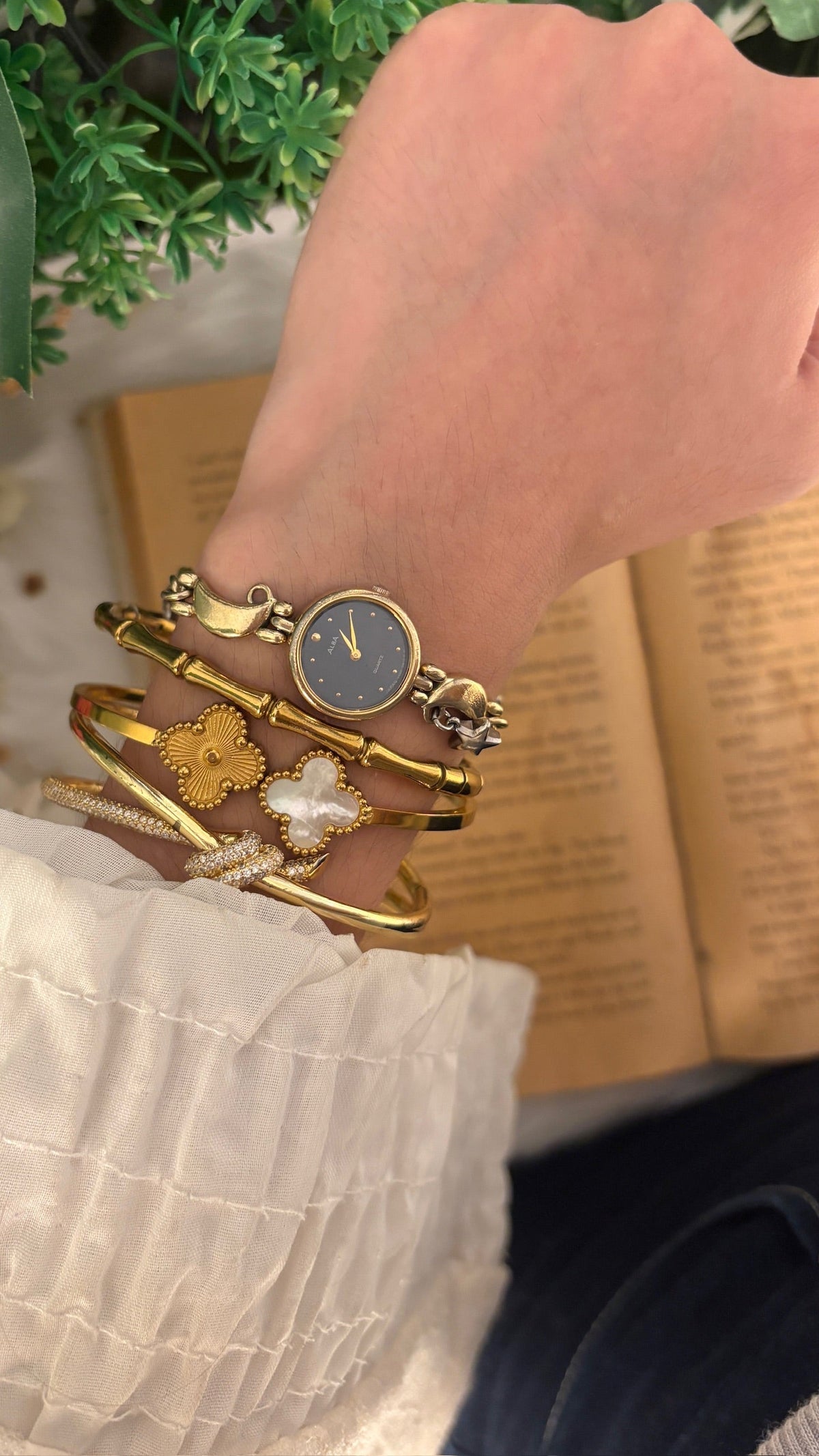 Rare Vintage Alba Seiko Moon and Stars Charm Bracelet Watch in Gold Tone Quartz