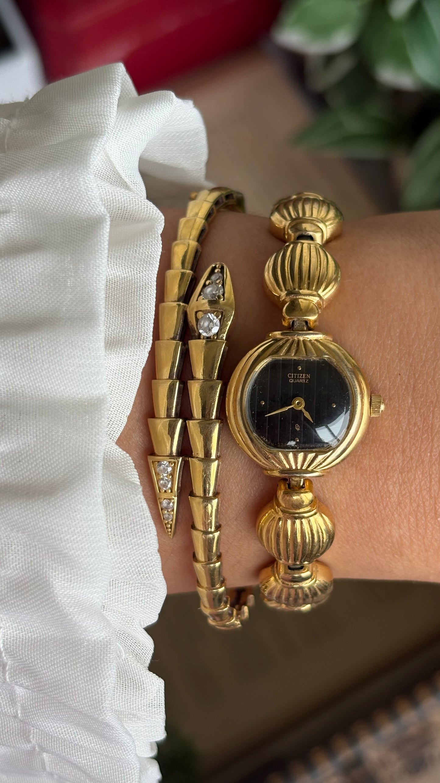 Extremely Rare Vintage Citizen Watch in Gold Tone Seashell Chain Straps Black Dial