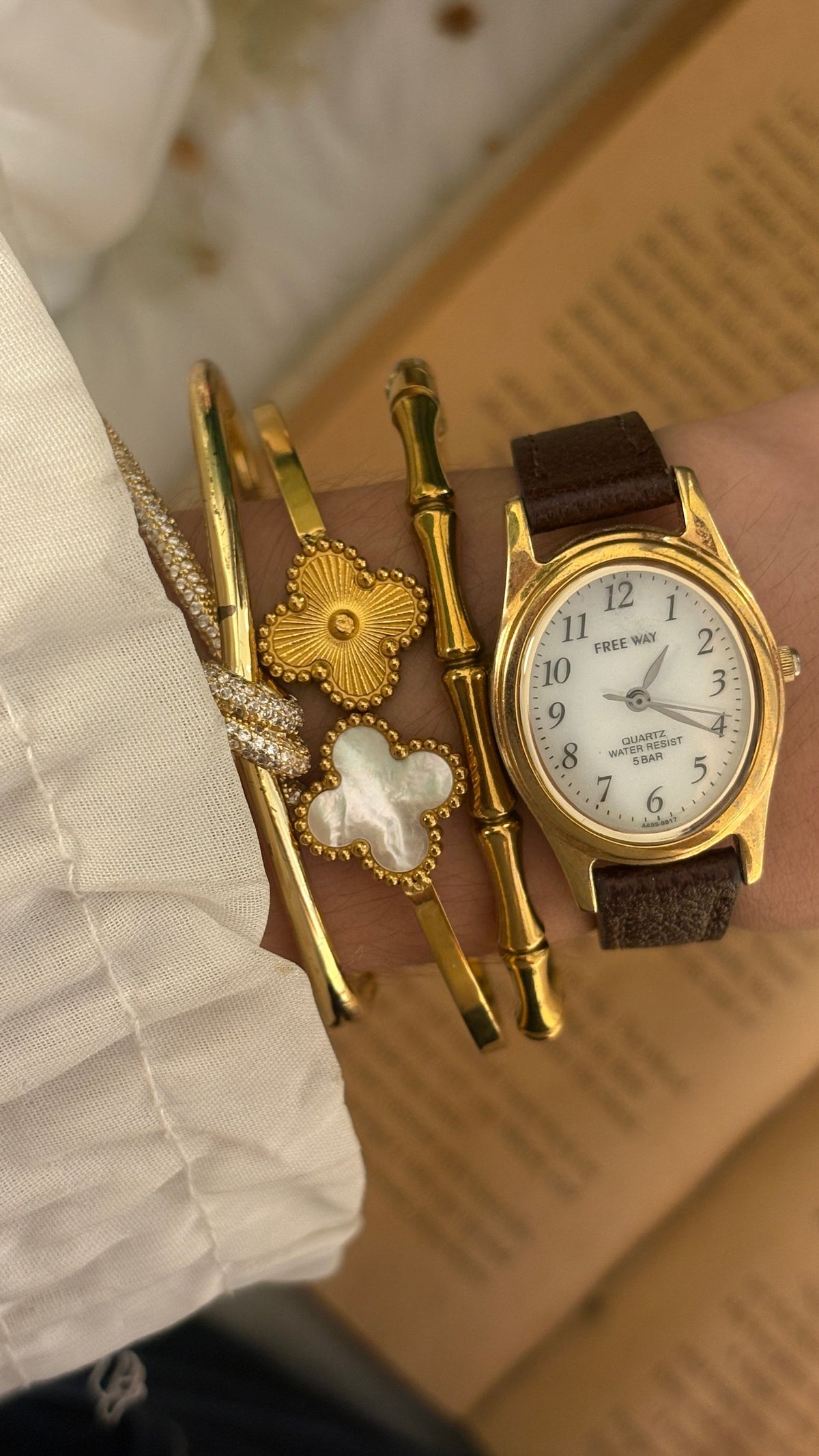 Rare Vintage Freeway Citizen Oval Dial Watch in Gold Tone Brown Leather Quartz