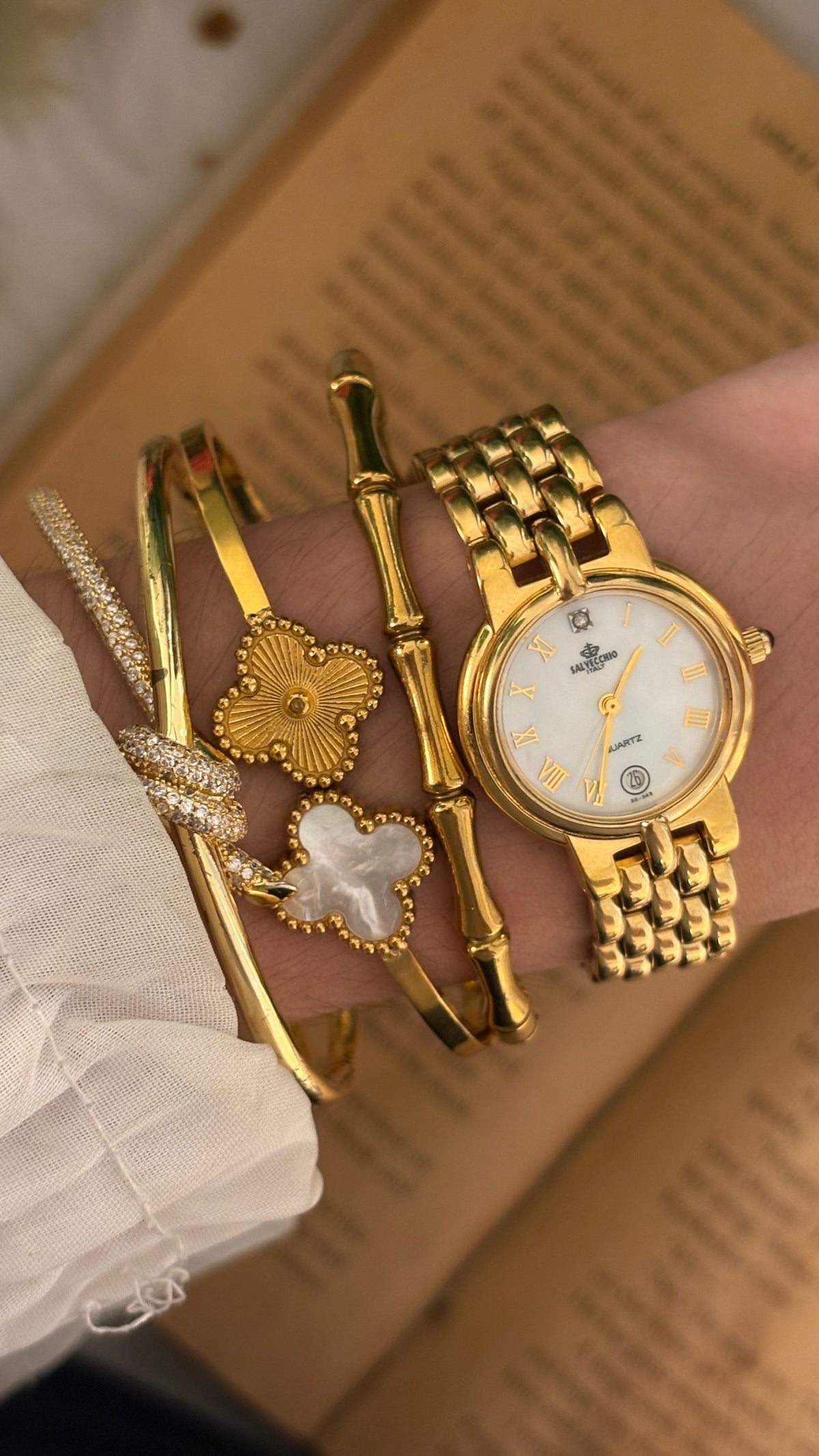 Rare VIntage Salvecchio Italy Date Window Classic Watch in Gold Tone Quartz