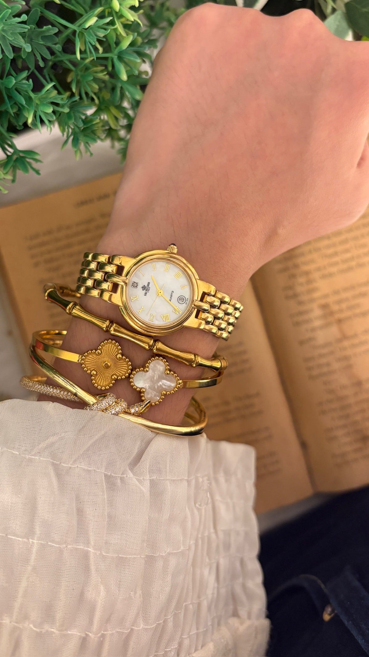 Rare VIntage Salvecchio Italy Date Window Classic Watch in Gold Tone Quartz