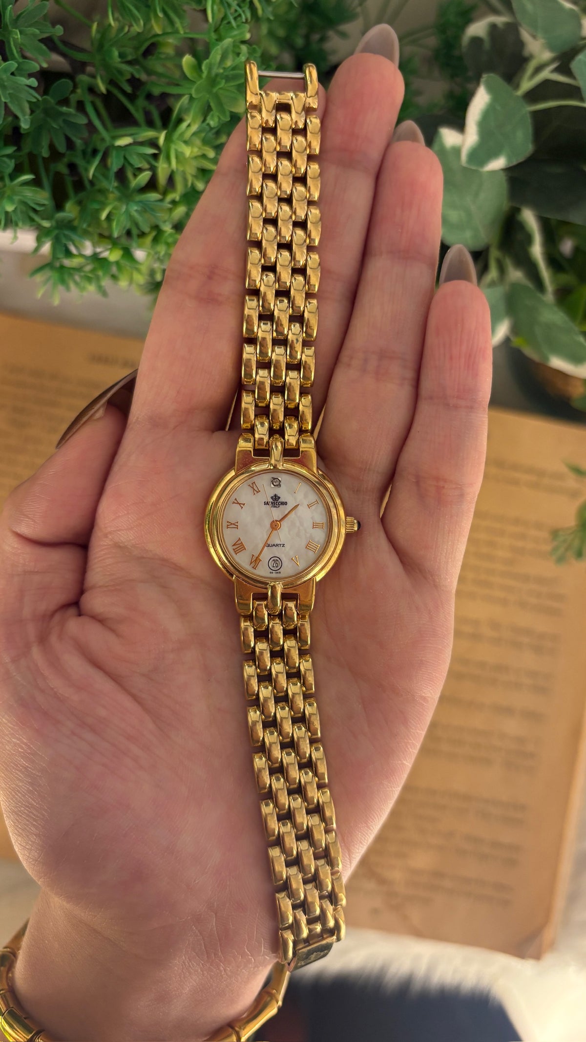 Rare VIntage Salvecchio Italy Date Window Classic Watch in Gold Tone Quartz