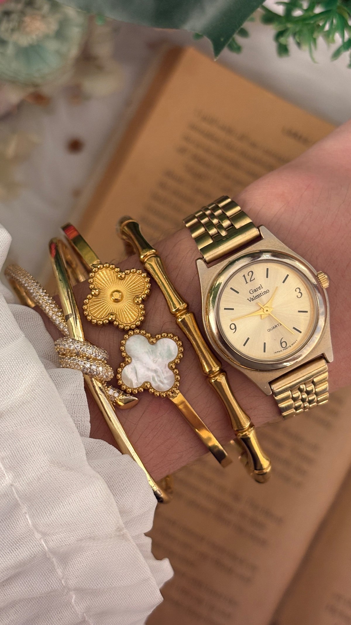 Vintage Garel Valentino Classic Watch in Gold Tone Quartz