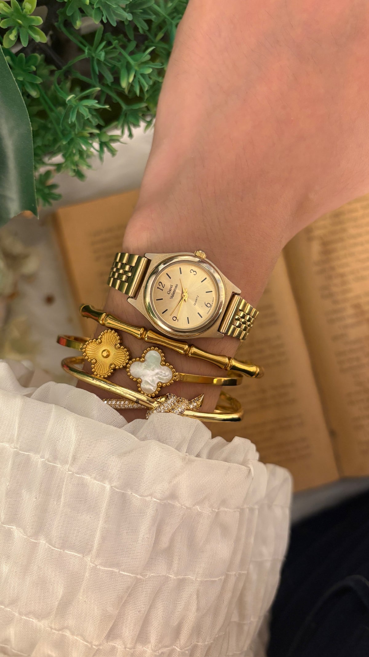 Vintage Garel Valentino Classic Watch in Gold Tone Quartz