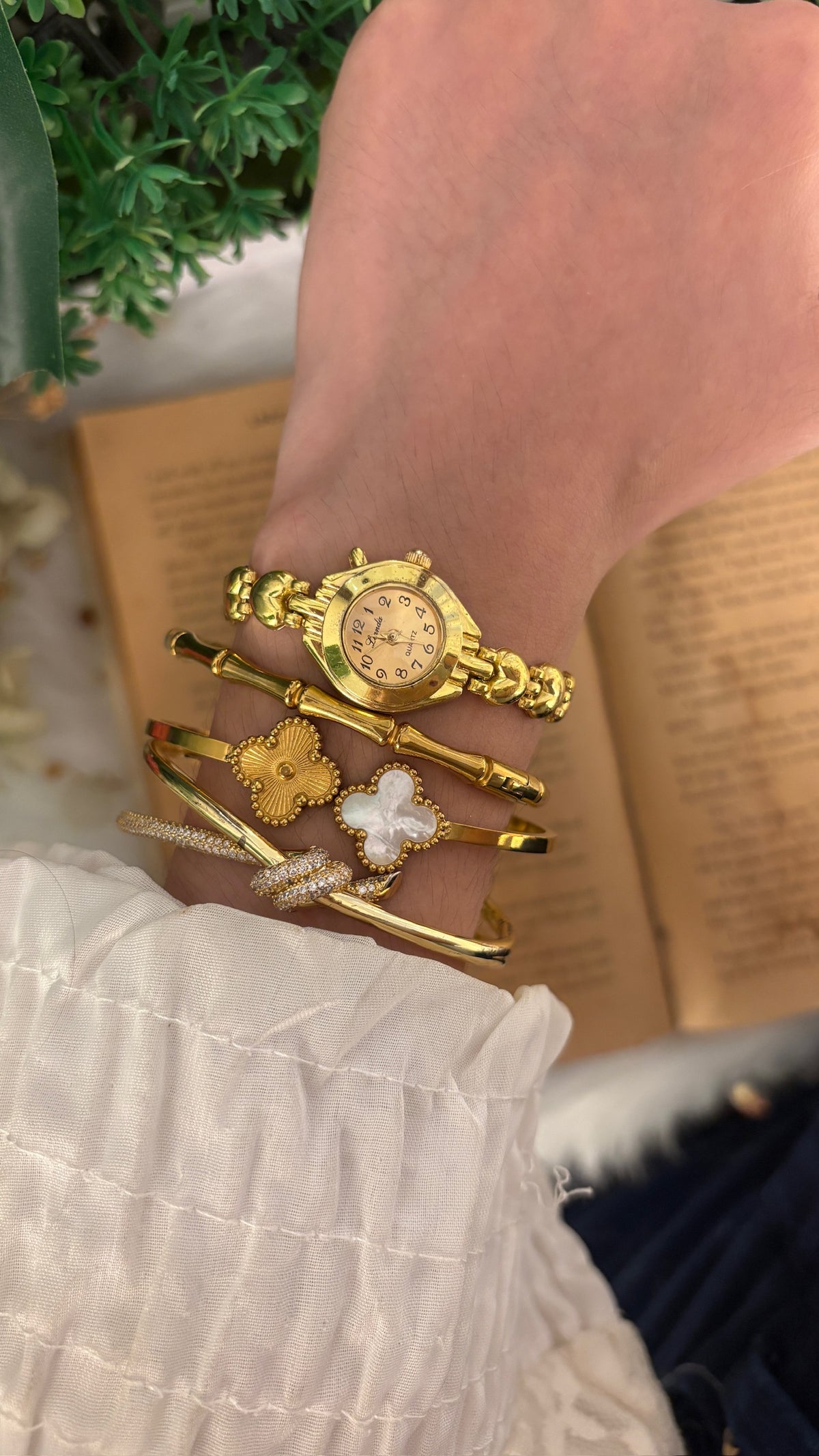 Dainty Vintage Lianda Heart Link Bracelet Watch in Gold Tone Quartz