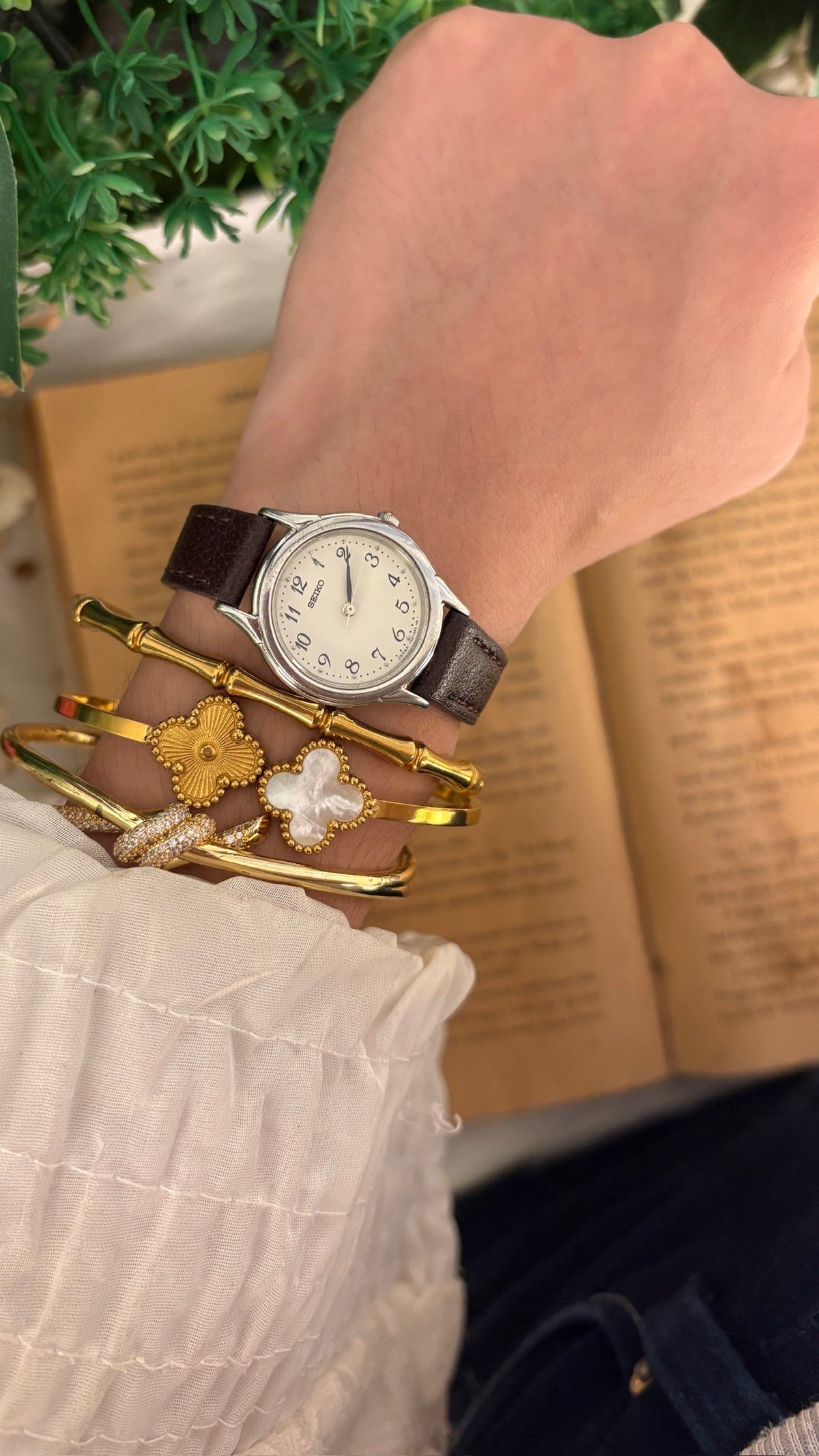 Vintage Seiko Classic Watch in Silver Tone Brown Leather Quartz