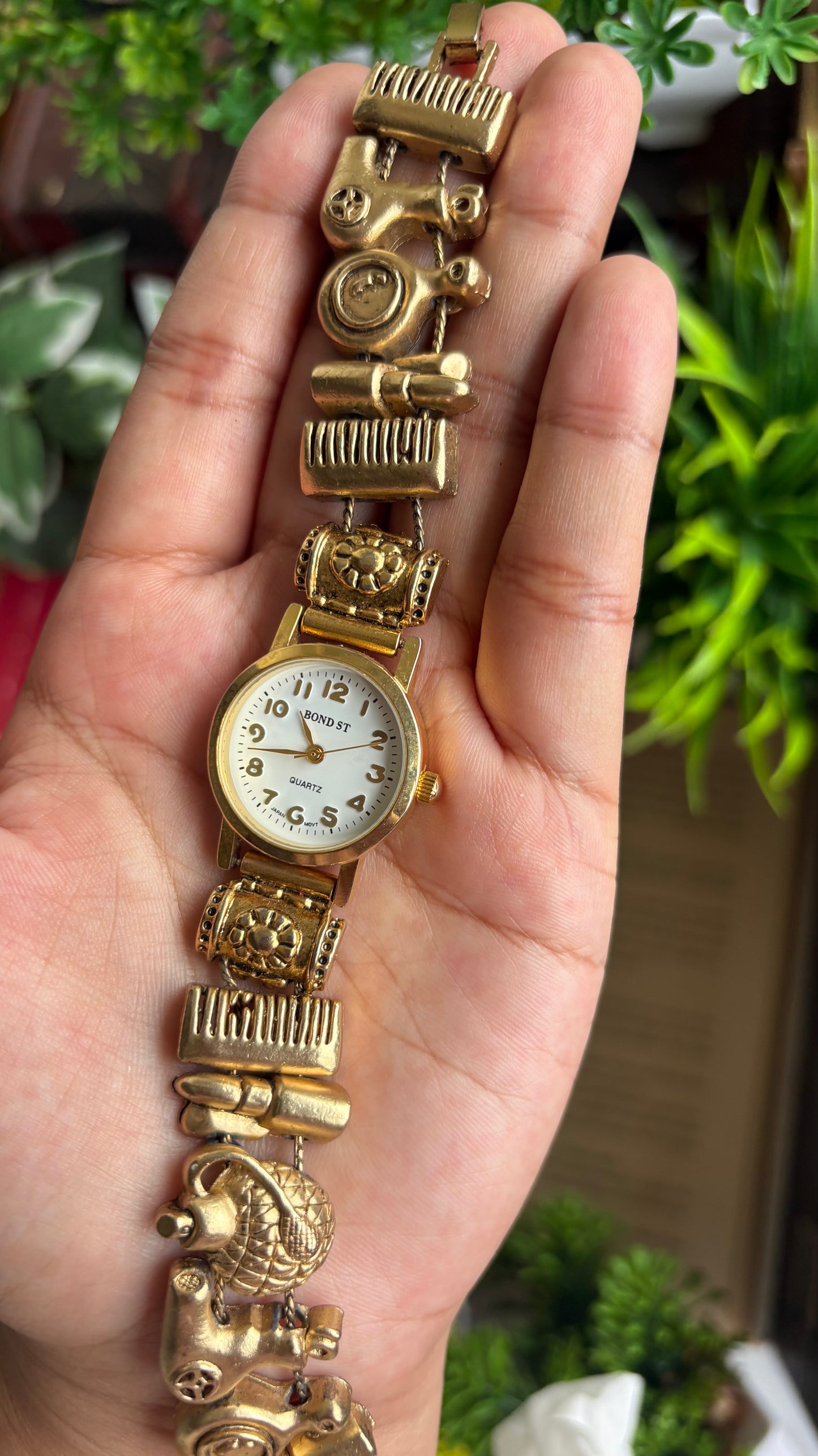 Vintage Hairstylist Charm Watch in Gold Tone