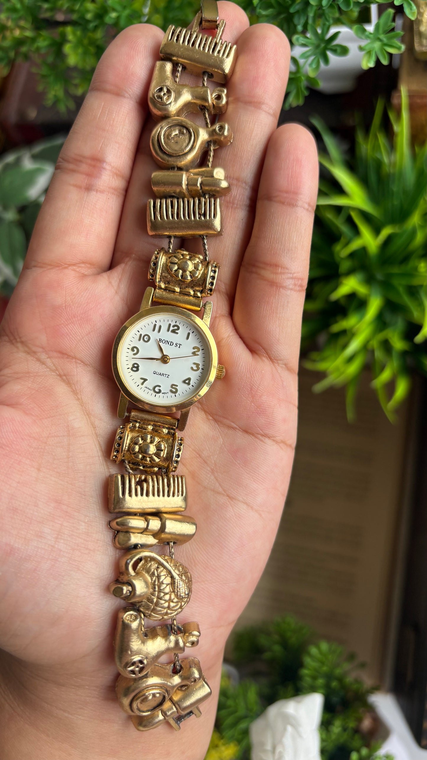 Vintage Hairstylist Charm Watch in Gold Tone