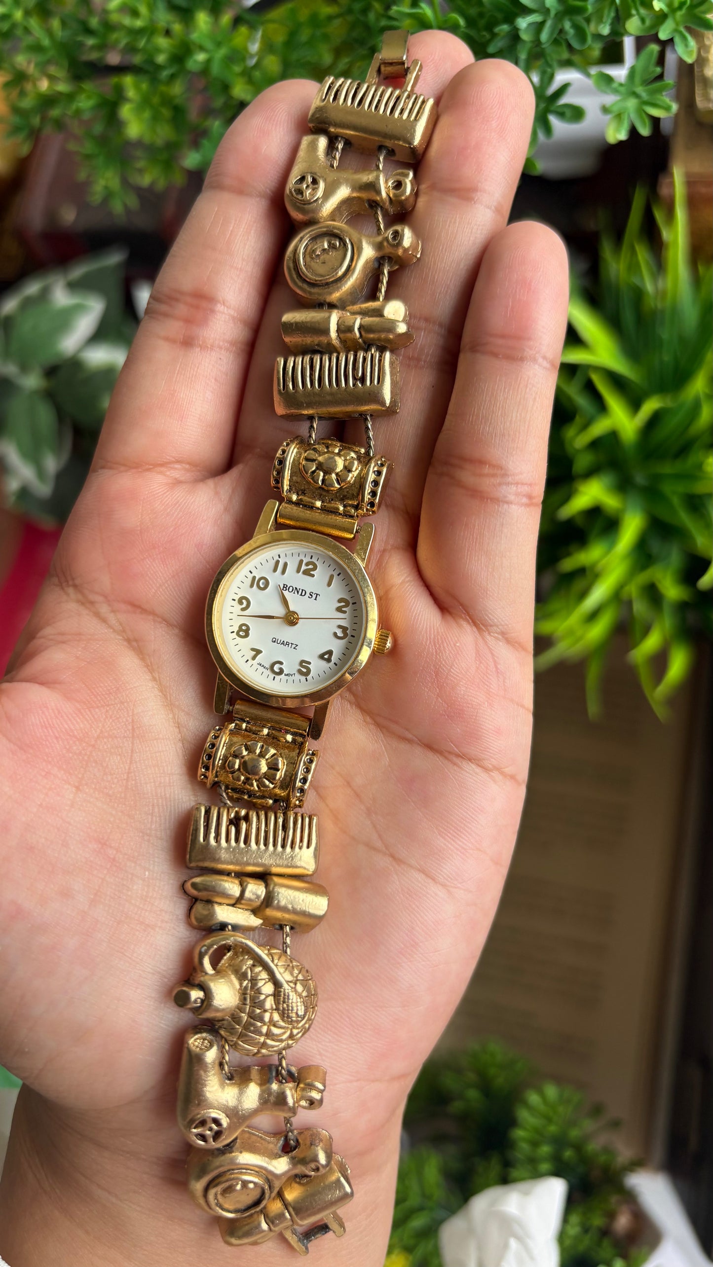 Vintage Hairstylist Charm Watch in Gold Tone