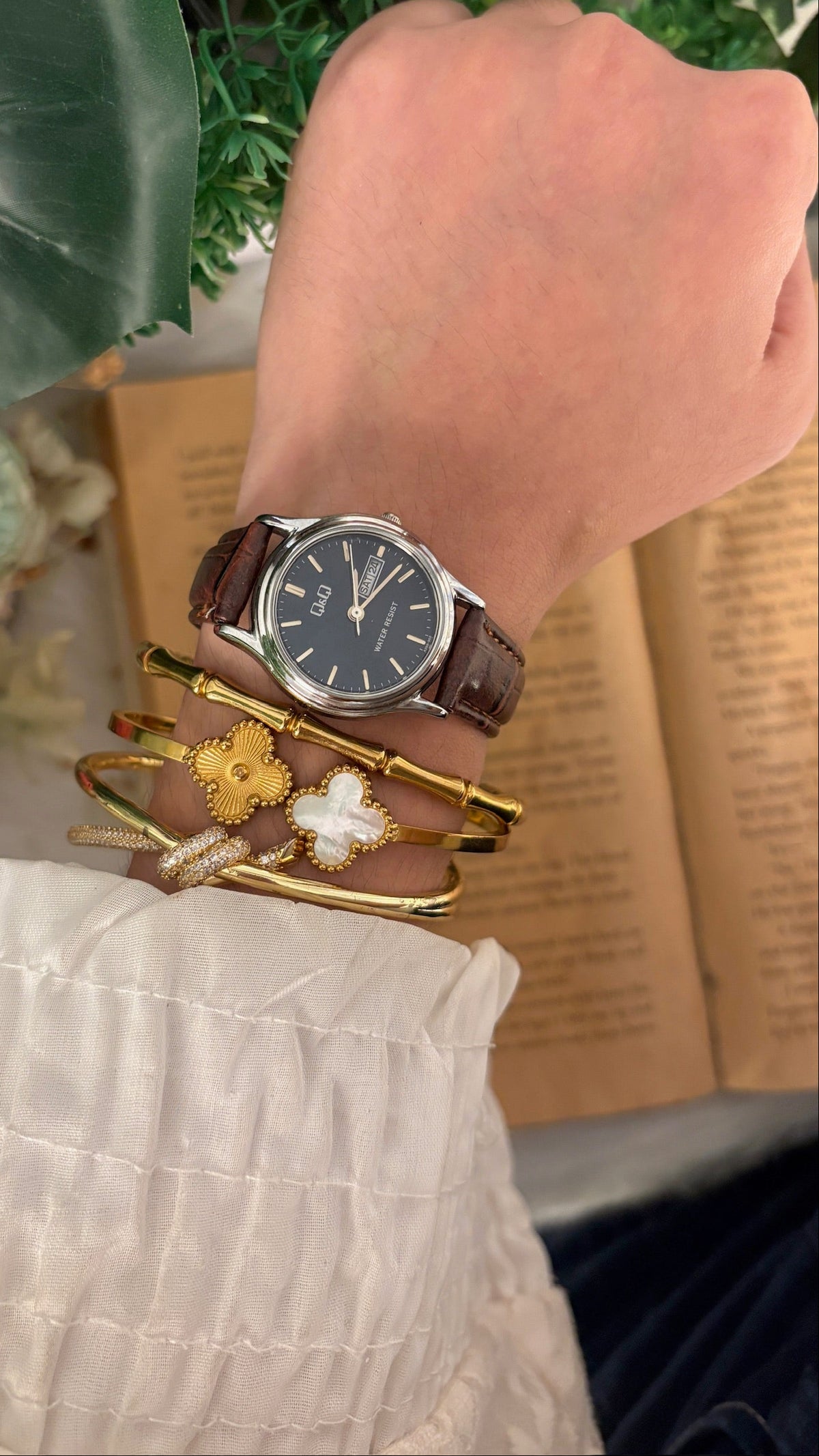 Vintage Q&Q Citizen Date Window Watch in Silver Tone Brown Leather Quartz