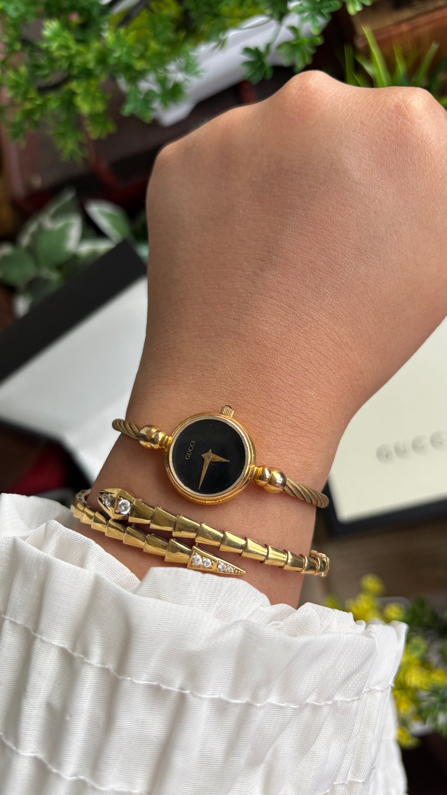 Extremely Rare Vintage 2700L Gucci Bangle Watch in Gold Tone Black Dial with Original Box