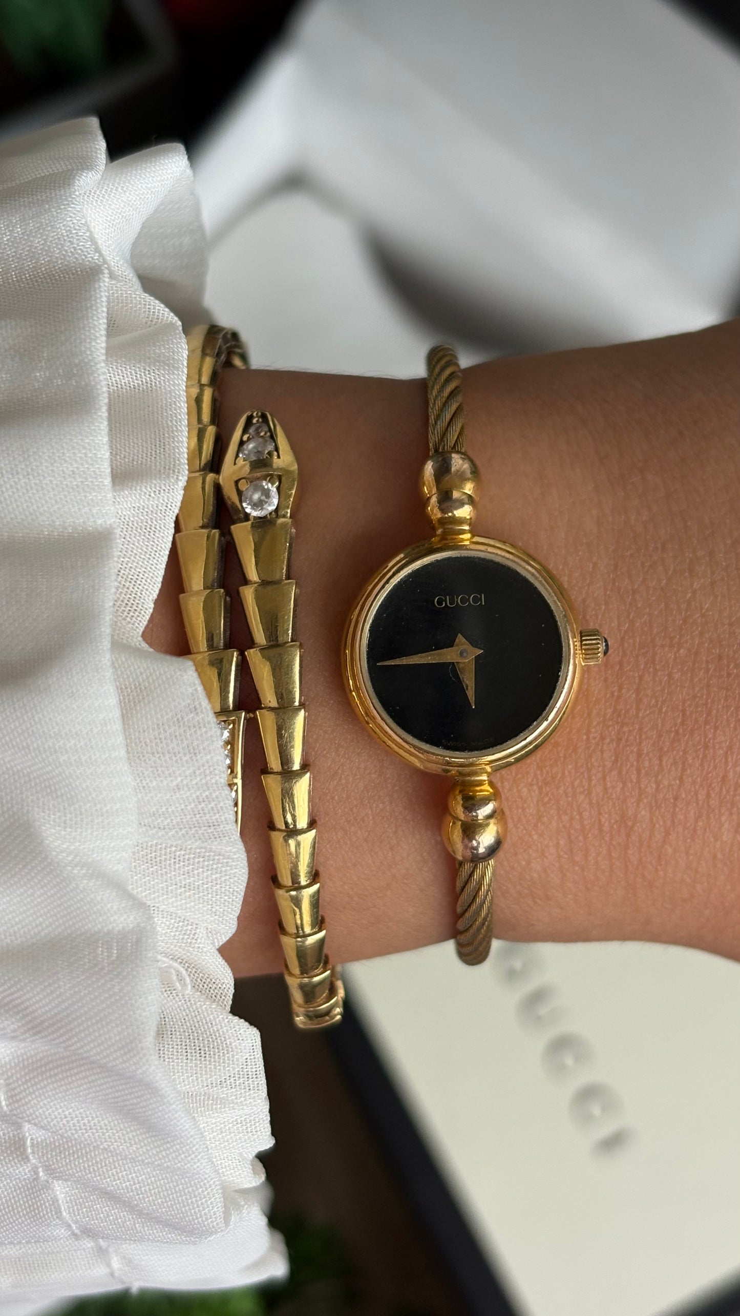 Extremely Rare Vintage 2700L Gucci Bangle Watch in Gold Tone Black Dial with Original Box