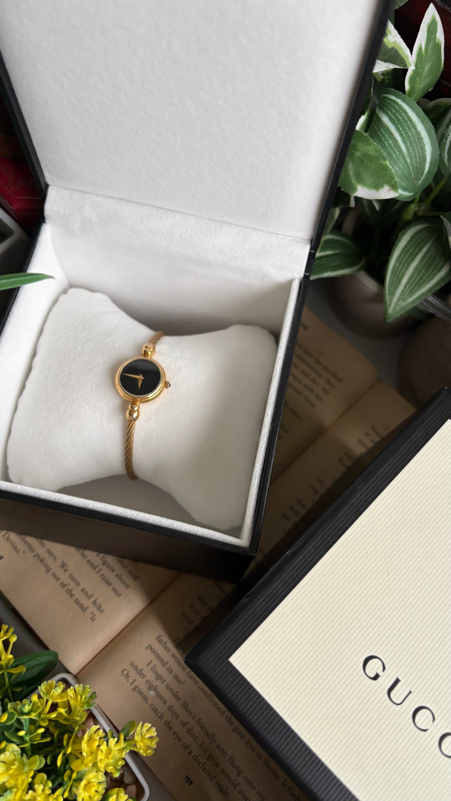 Extremely Rare Vintage 2700L Gucci Bangle Watch in Gold Tone Black Dial with Original Box