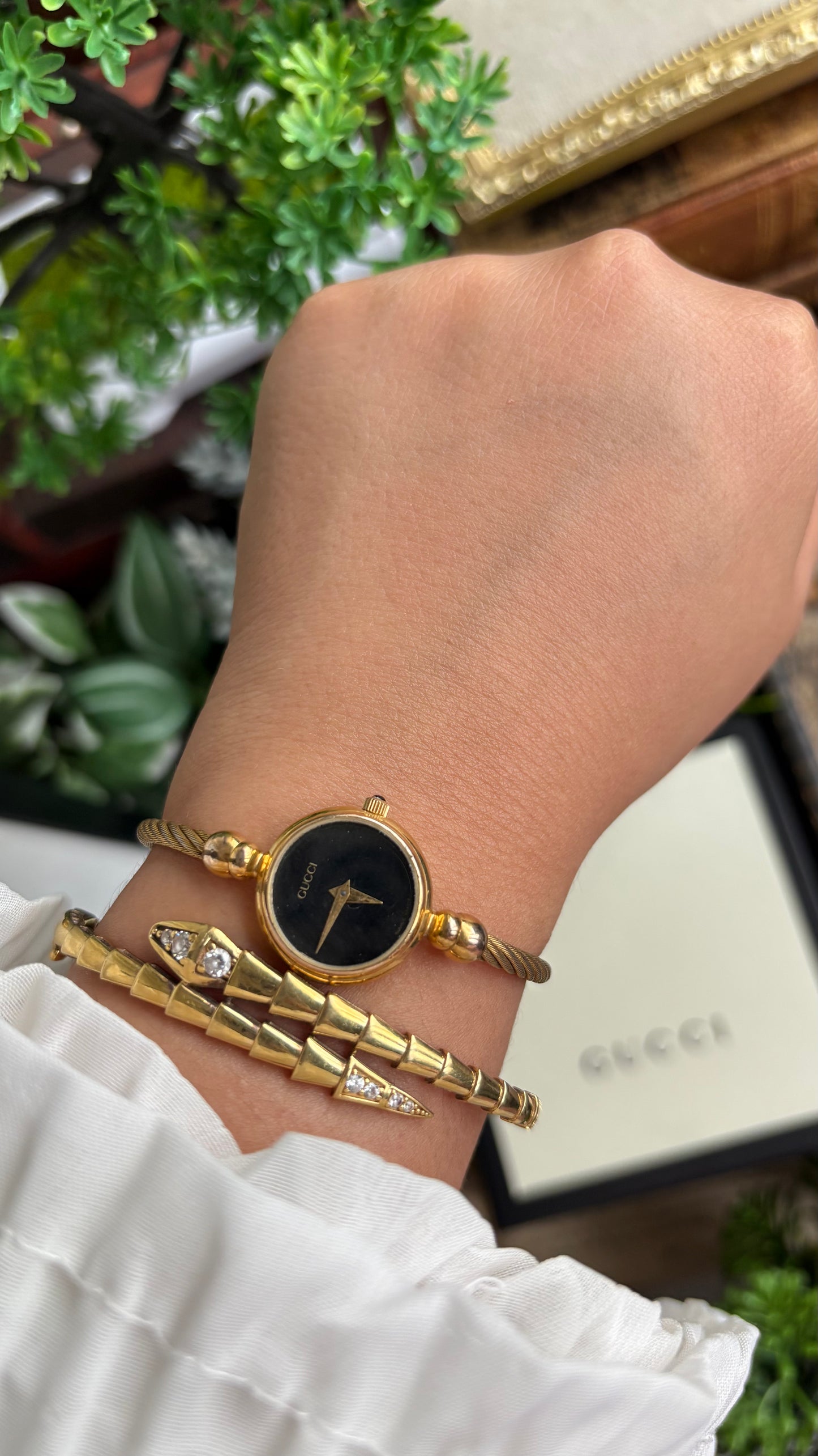 Extremely Rare Vintage 2700L Gucci Bangle Watch in Gold Tone Black Dial with Original Box