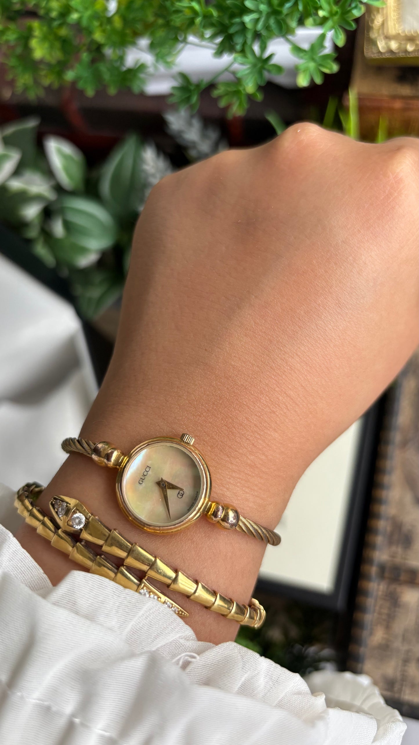 Extremely Rare Vintage 2700L Gucci Bangle Watch in Gold Tone Mother of Pearl Dial with Gucci Box