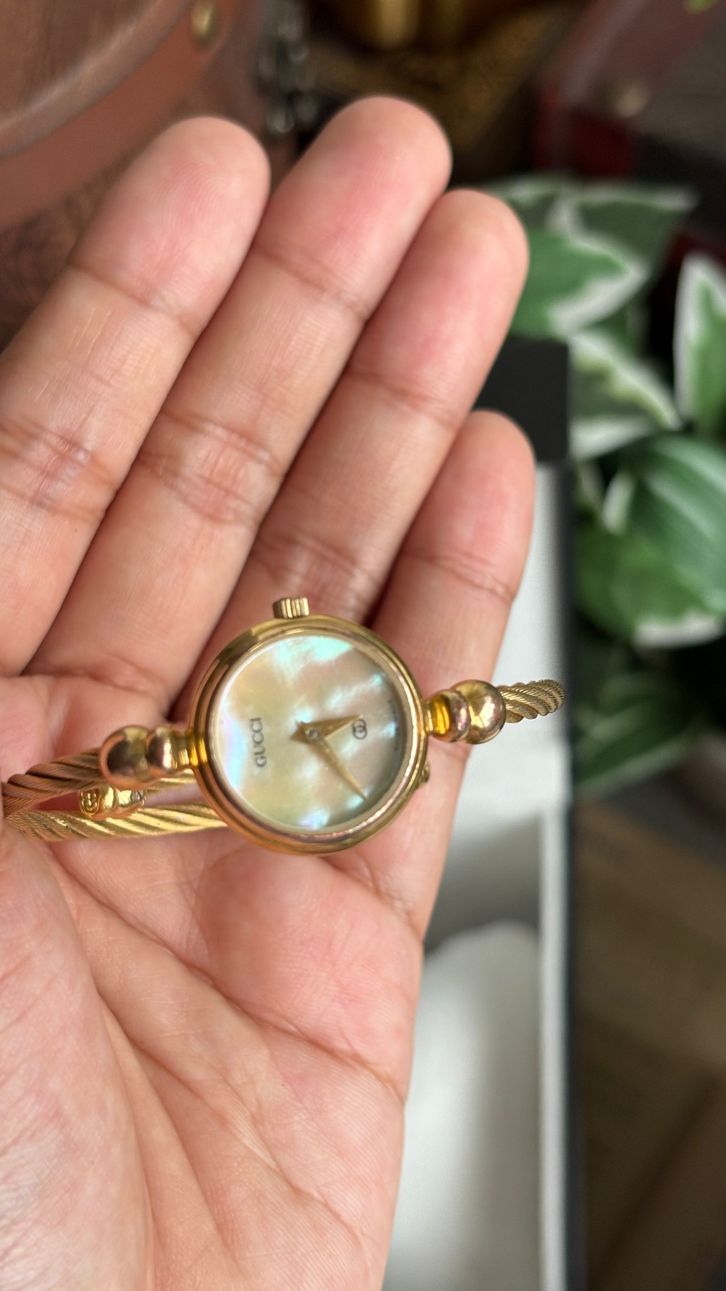 Extremely Rare Vintage 2700L Gucci Bangle Watch in Gold Tone Mother of Pearl Dial with Gucci Box