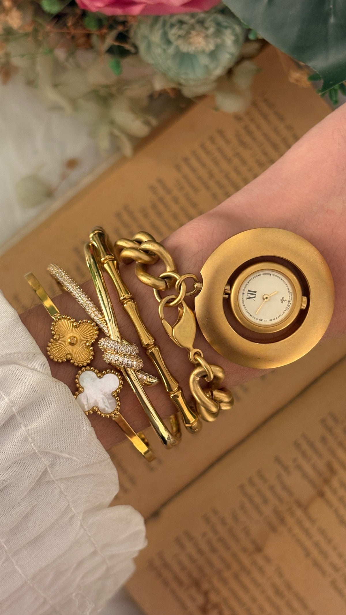 Rare Vintage Japan Quartz Hanging Clock Face Bracelet Chain Watch in Gold Tone Quartz