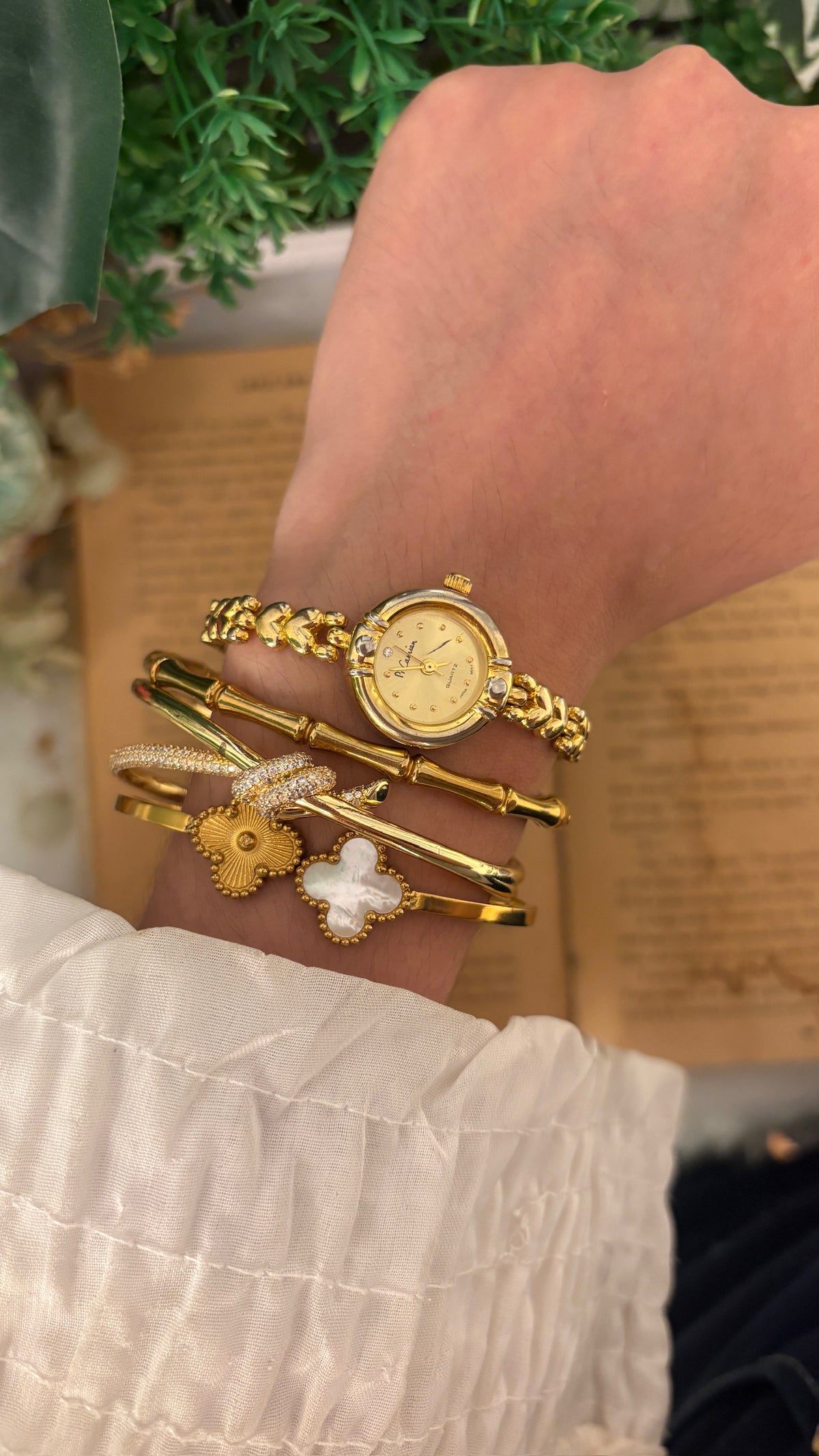 Rare Vintage Pi Camian Heart Link Bracelet Watch in Gold Tone Quartz