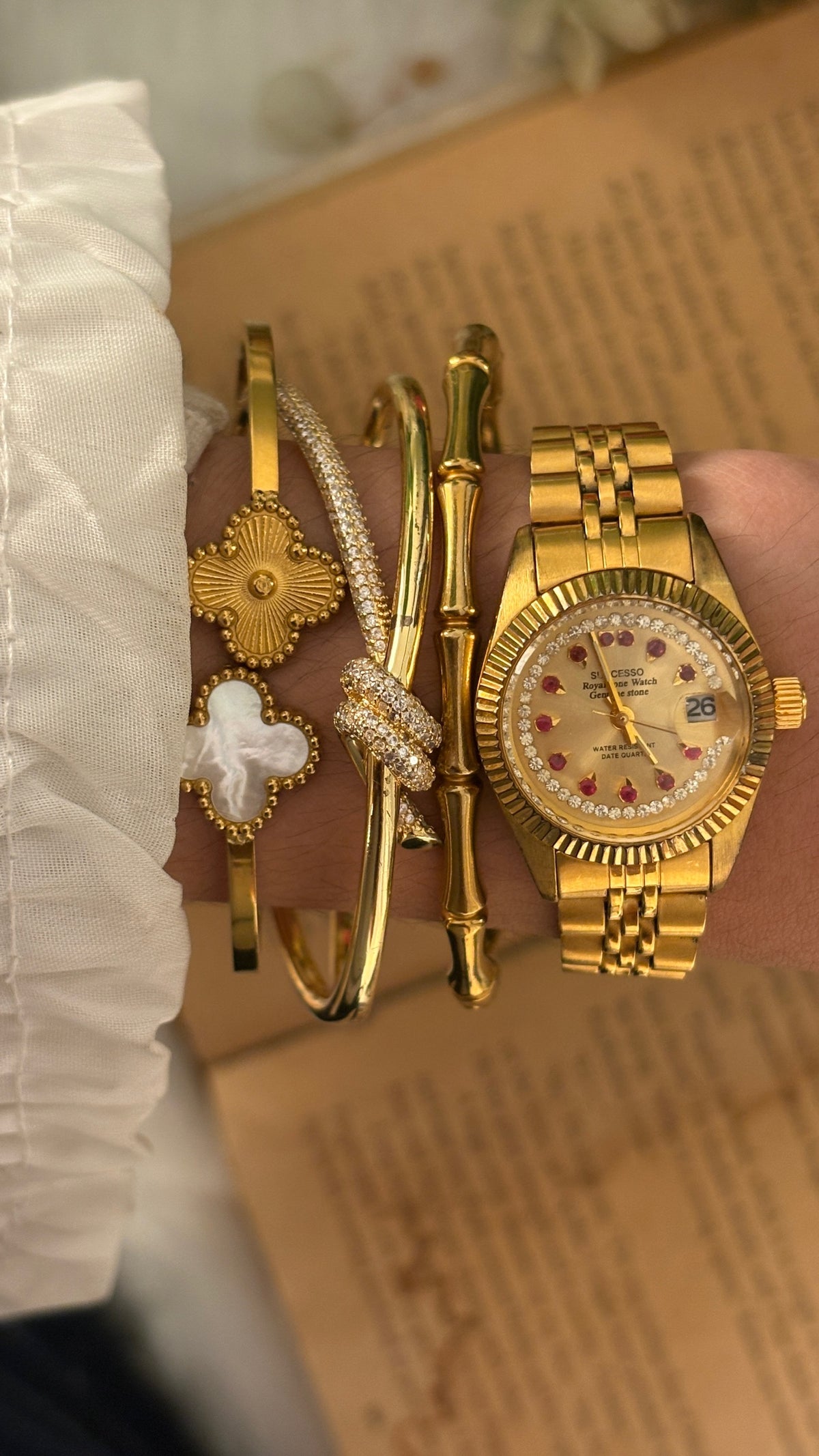Rare Vintage Successo Royalstone Watch in Gold Tone Quartz