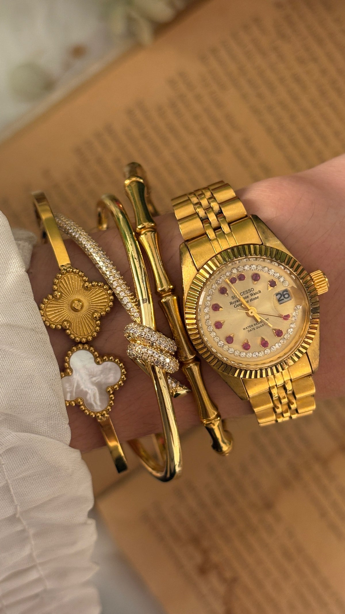 Rare Vintage Successo Royalstone Watch in Gold Tone Quartz