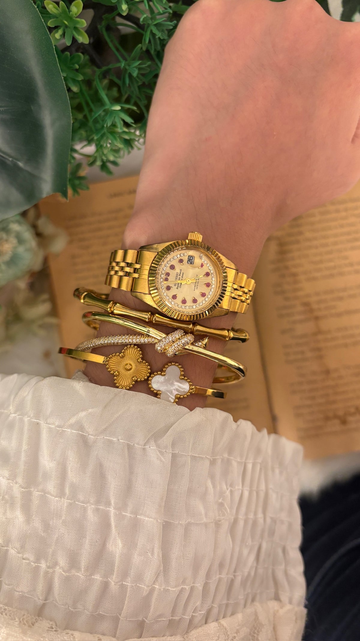 Rare Vintage Successo Royalstone Watch in Gold Tone Quartz
