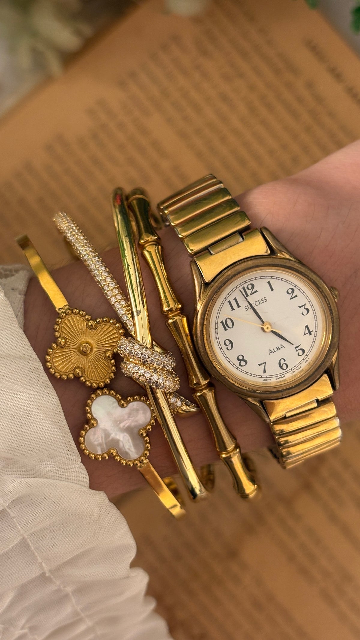 Rare Vintage Success Alba Seiko Expandable Band Watch in Gold Tone Quartz