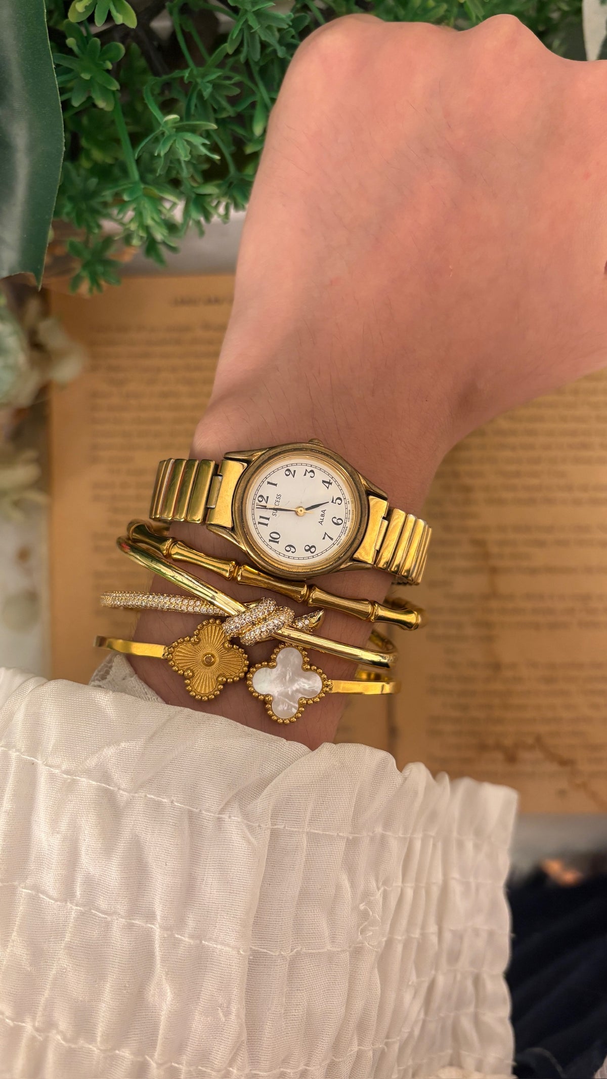 Rare Vintage Success Alba Seiko Expandable Band Watch in Gold Tone Quartz