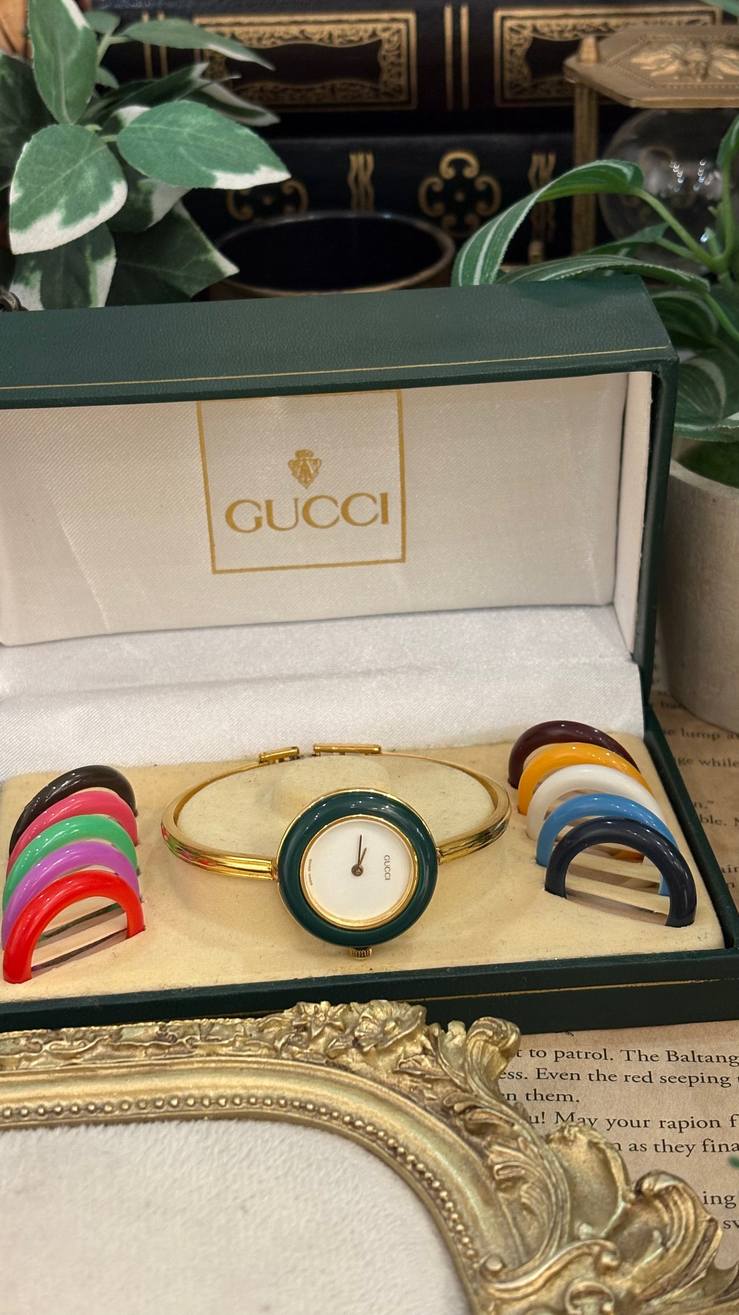 Extremely Rare Gucci Interchangeable Bezel Bangle Watch Set in Gold Tone Quartz Swiss