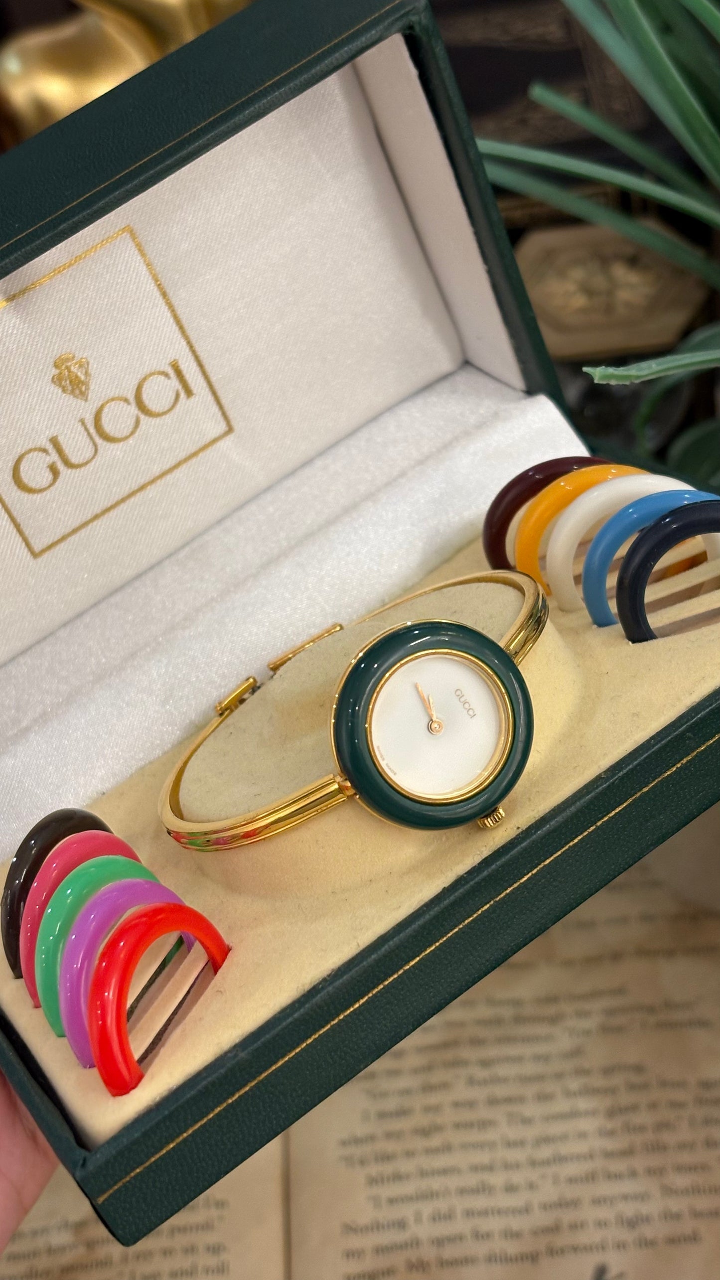 Extremely Rare Gucci Interchangeable Bezel Bangle Watch Set in Gold Tone Quartz Swiss