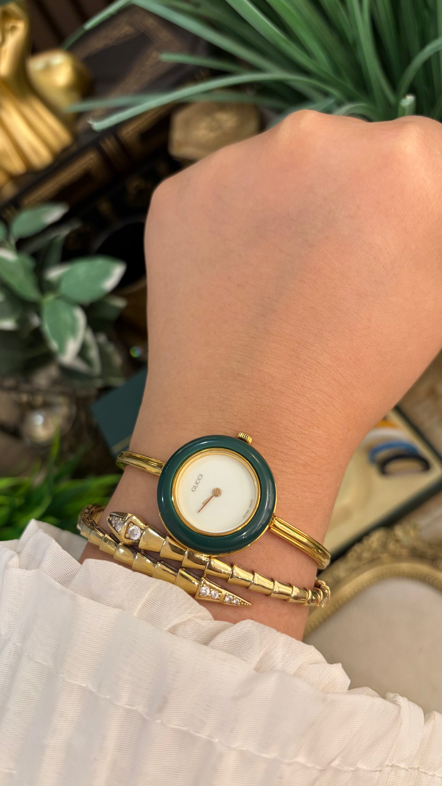 Extremely Rare Gucci Interchangeable Bezel Bangle Watch Set in Gold Tone Quartz Swiss