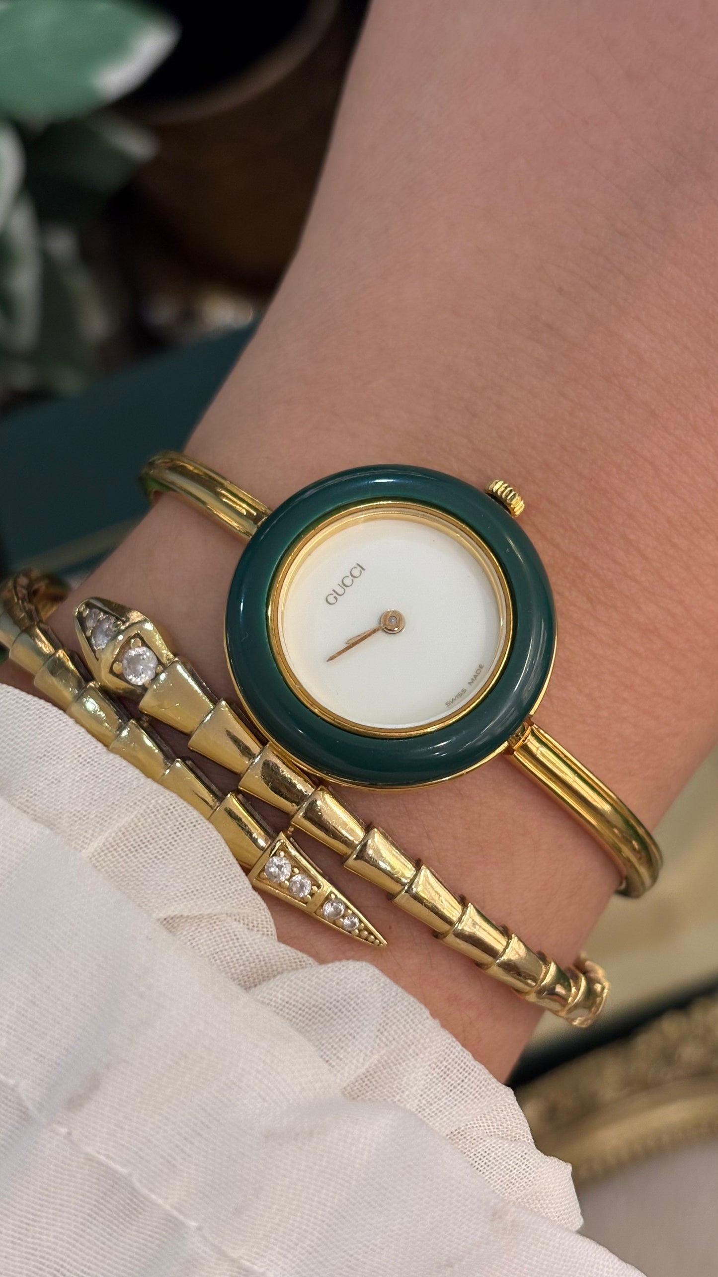 Extremely Rare Gucci Interchangeable Bezel Bangle Watch Set in Gold Tone Quartz Swiss