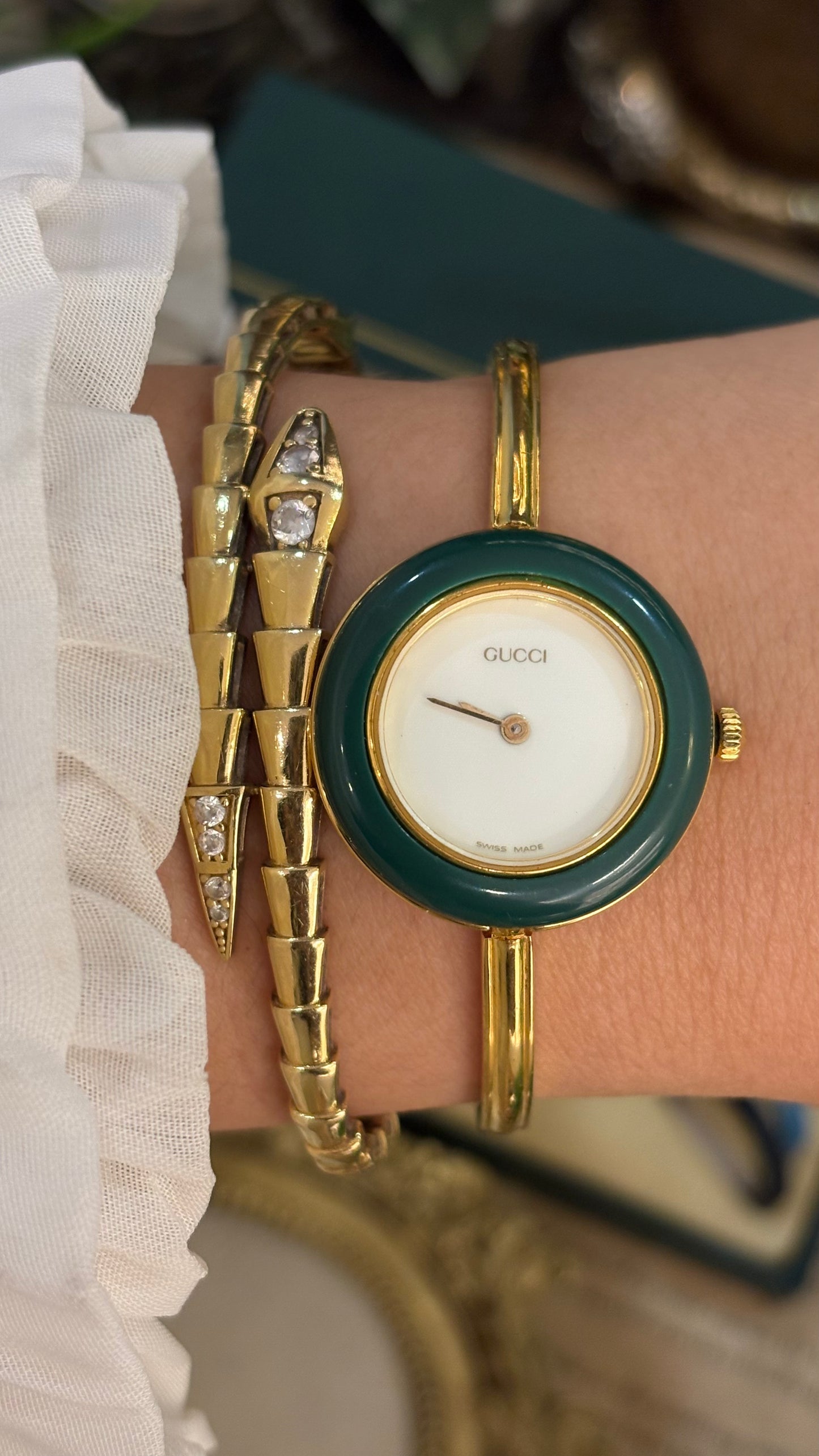 Extremely Rare Gucci Interchangeable Bezel Bangle Watch Set in Gold Tone Quartz Swiss