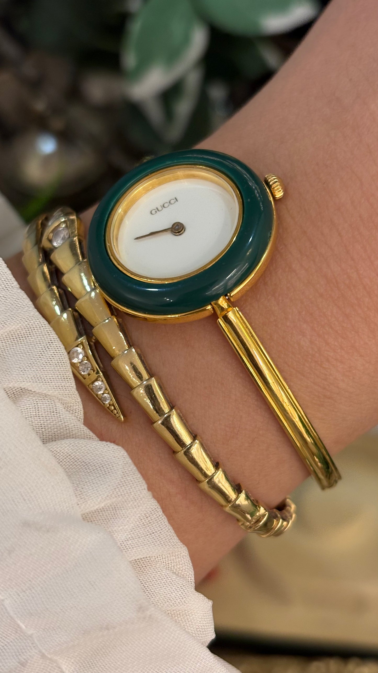 Extremely Rare Gucci Interchangeable Bezel Bangle Watch Set in Gold Tone Quartz Swiss