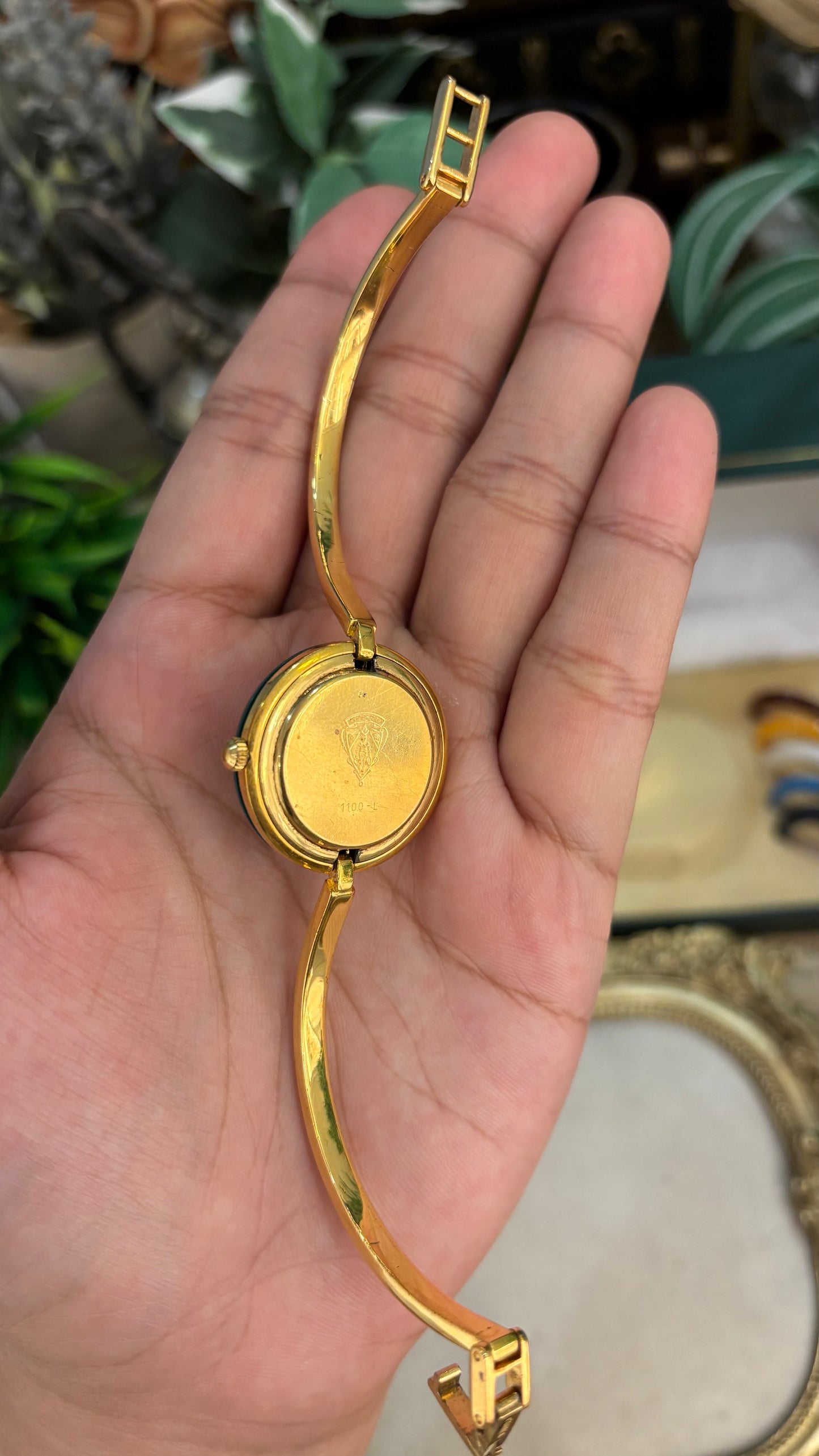 Extremely Rare Gucci Interchangeable Bezel Bangle Watch Set in Gold Tone Quartz Swiss