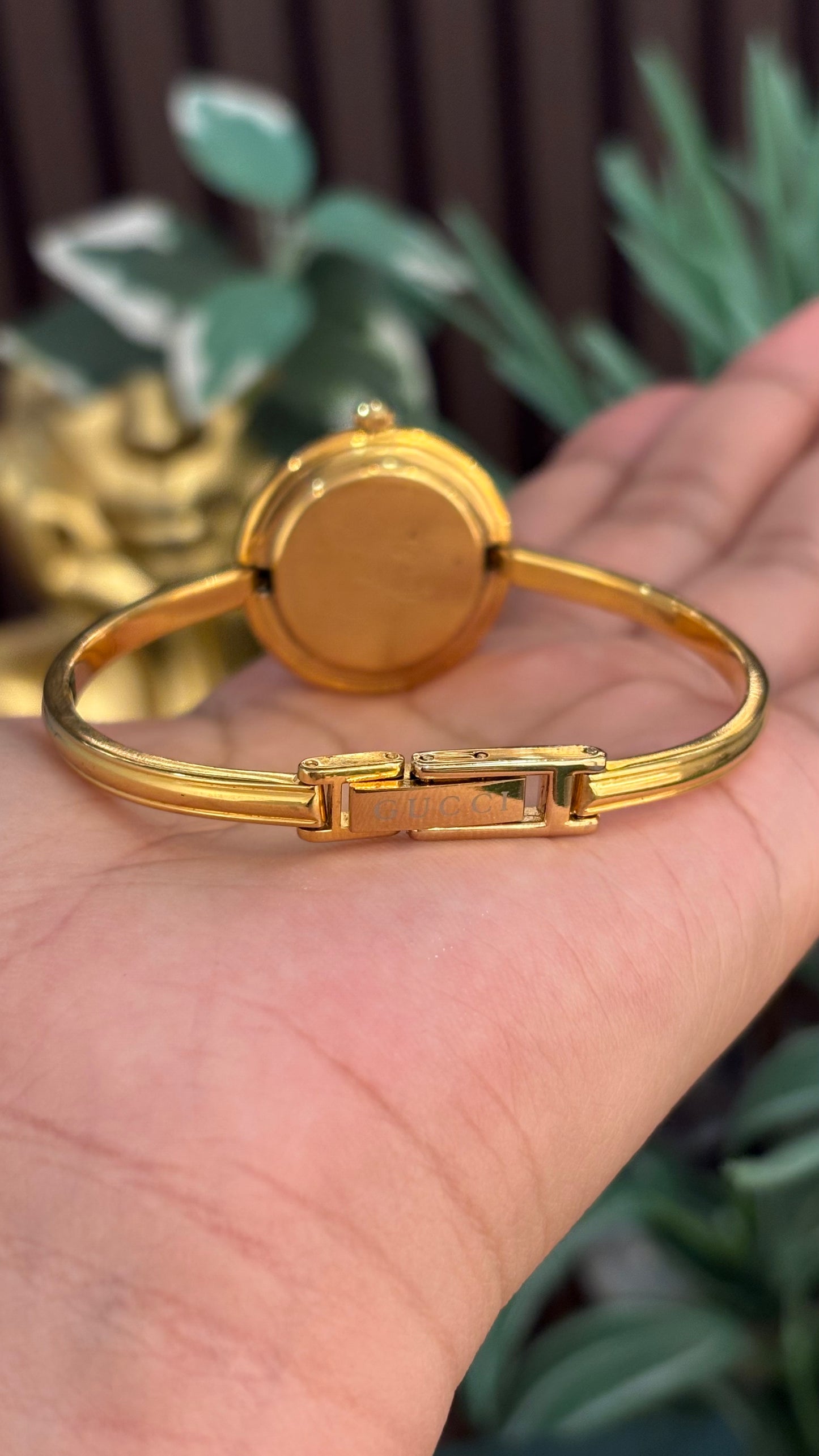 Extremely Rare Gucci Interchangeable Bezel Bangle Watch Set in Gold Tone Quartz Swiss