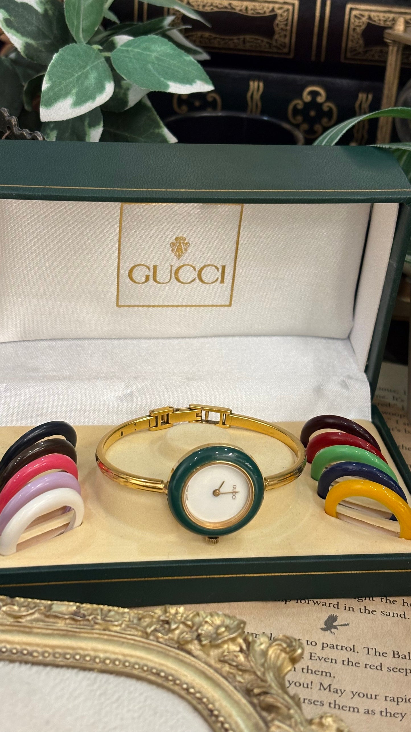 Extremely Rare Gucci Interchangeable Bezel Bangle Watch Set in Gold Tone Quartz Swiss