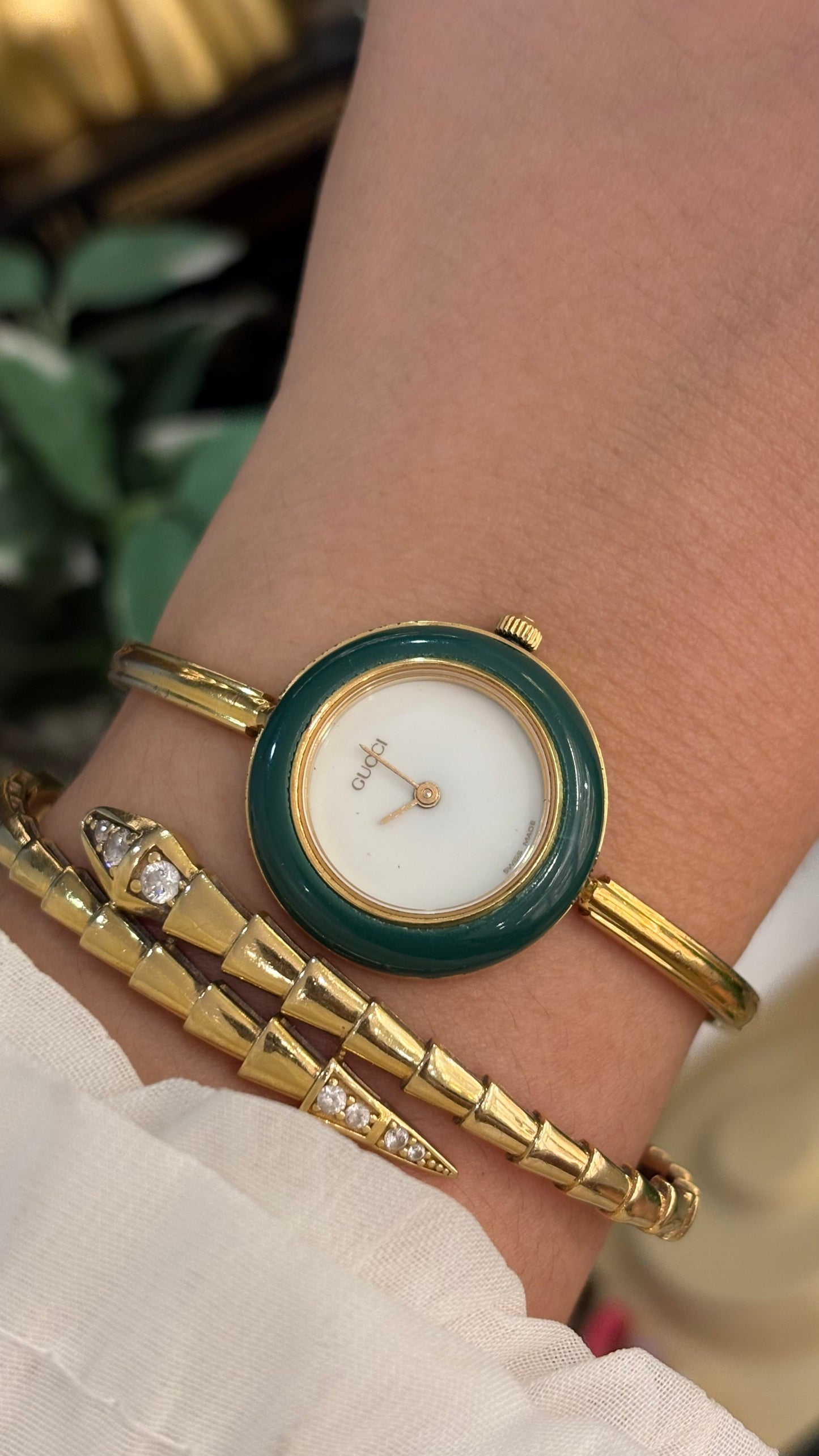 Extremely Rare Gucci Interchangeable Bezel Bangle Watch Set in Gold Tone Quartz Swiss