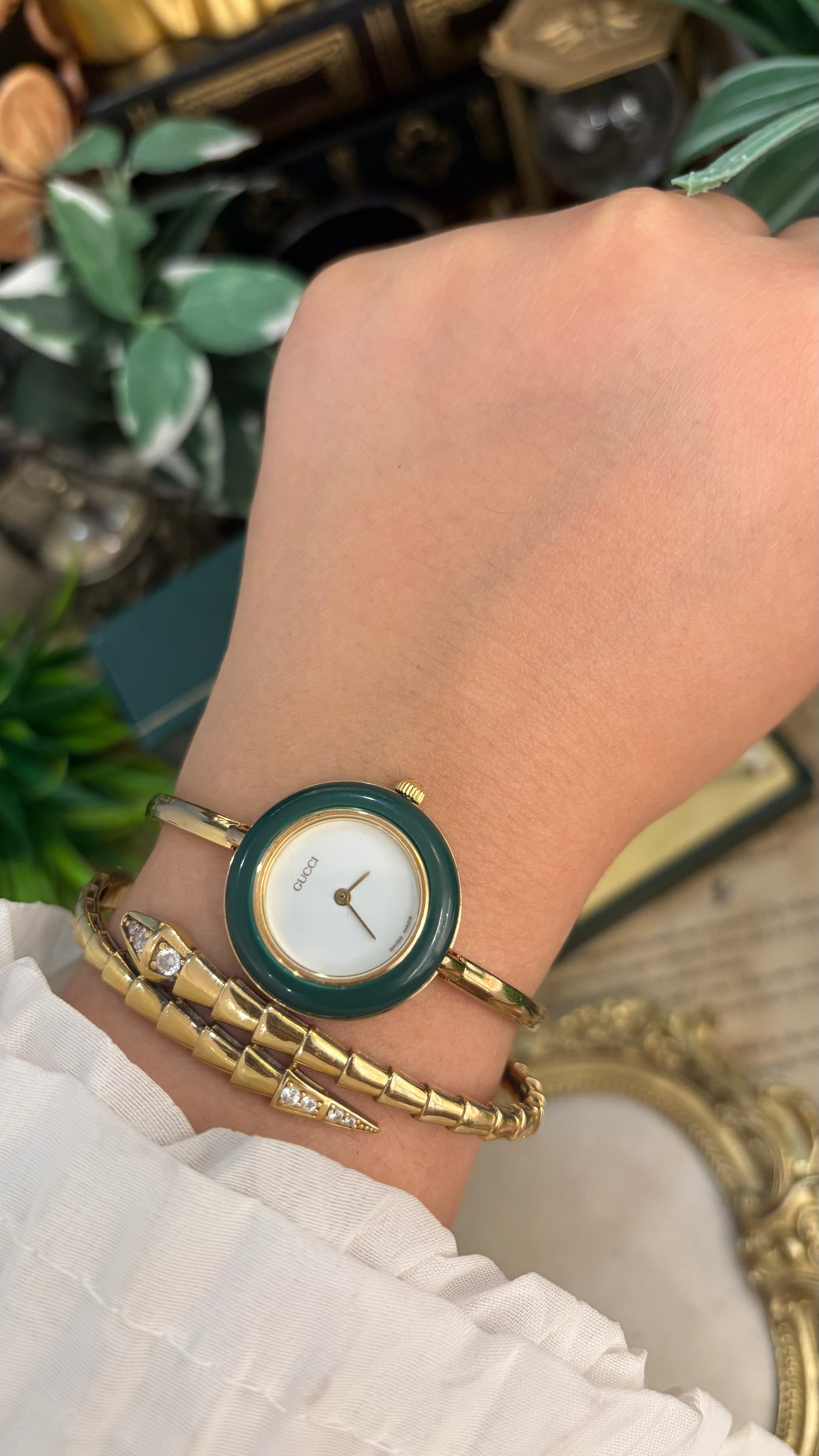 Extremely Rare Gucci Interchangeable Bezel Bangle Watch Set in Gold Tone Quartz Swiss