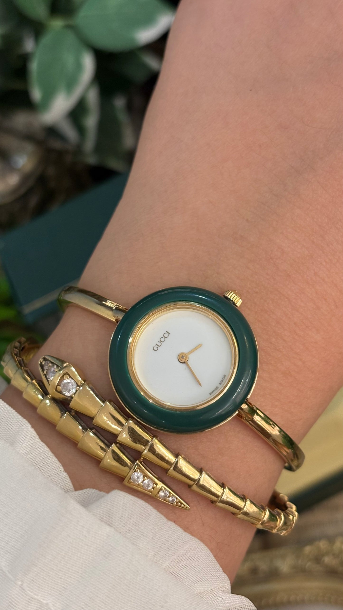 Extremely Rare Gucci Interchangeable Bezel Bangle Watch Set in Gold Tone Quartz Swiss