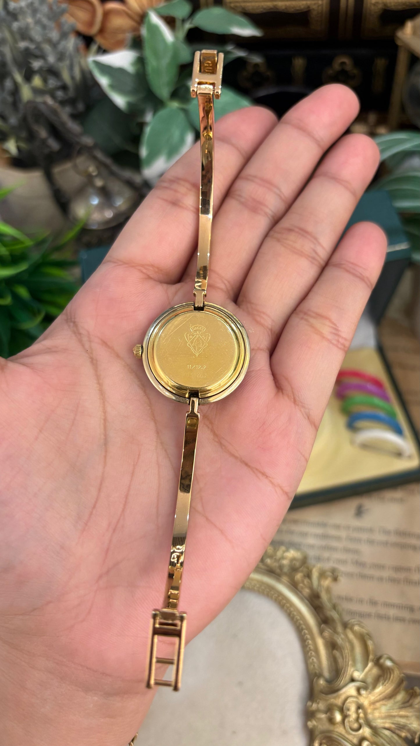 Extremely Rare Gucci Interchangeable Bezel Bangle Watch Set in Gold Tone Quartz Swiss