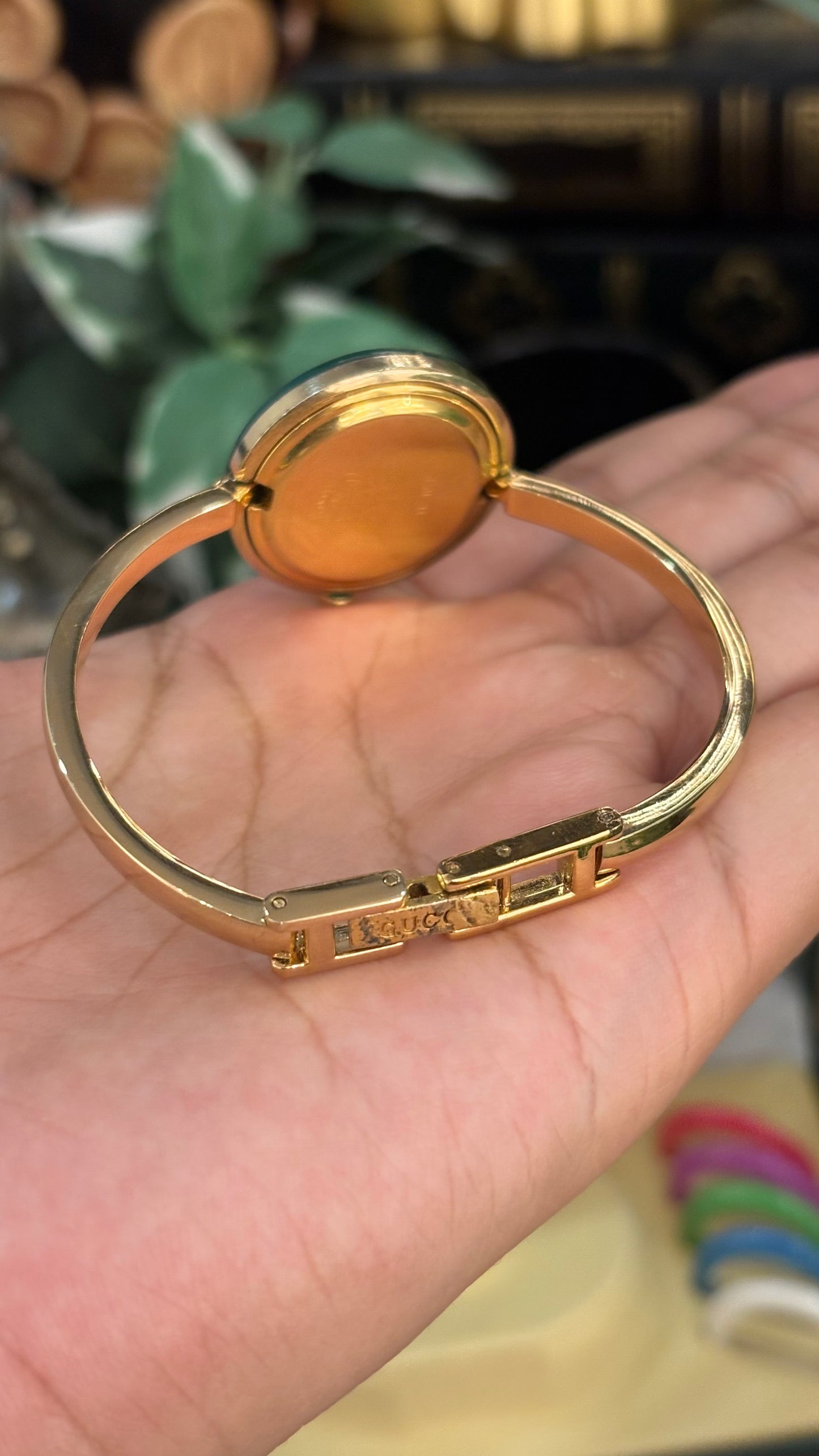 Extremely Rare Gucci Interchangeable Bezel Bangle Watch Set in Gold Tone Quartz Swiss