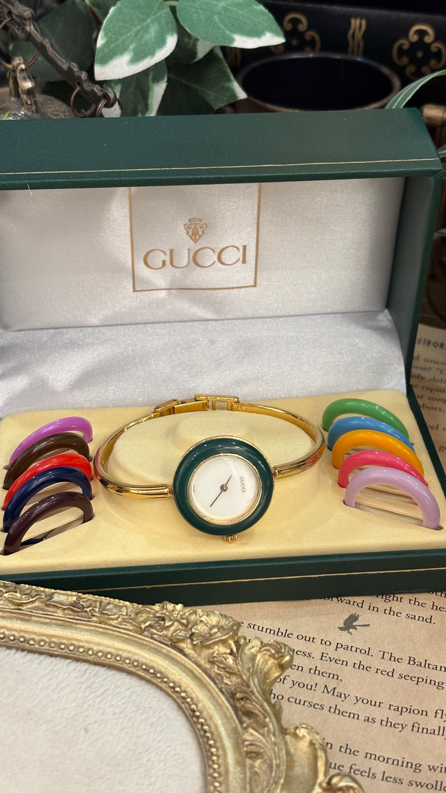 Extremely Rare Gucci Interchangeable Bezel Bangle Watch Set in Gold Tone Quartz Swiss